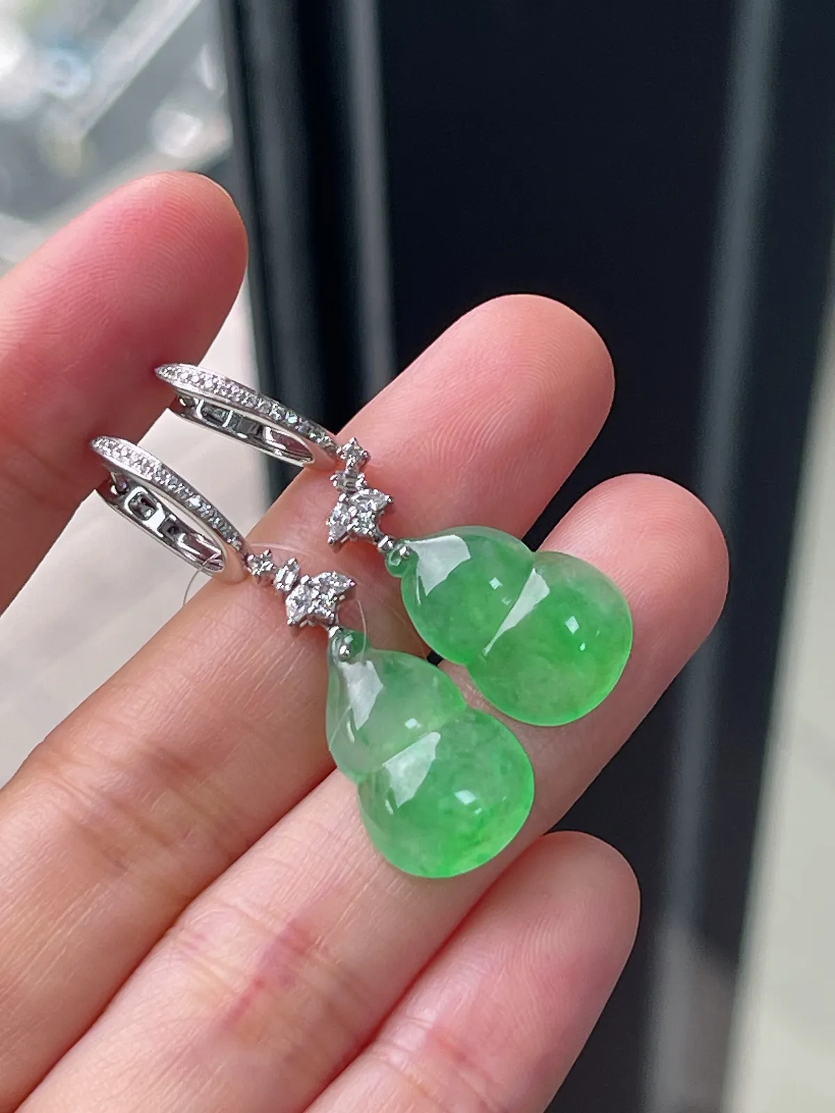 翡翠冰绿耳坠，印记：Au750,伴钻石