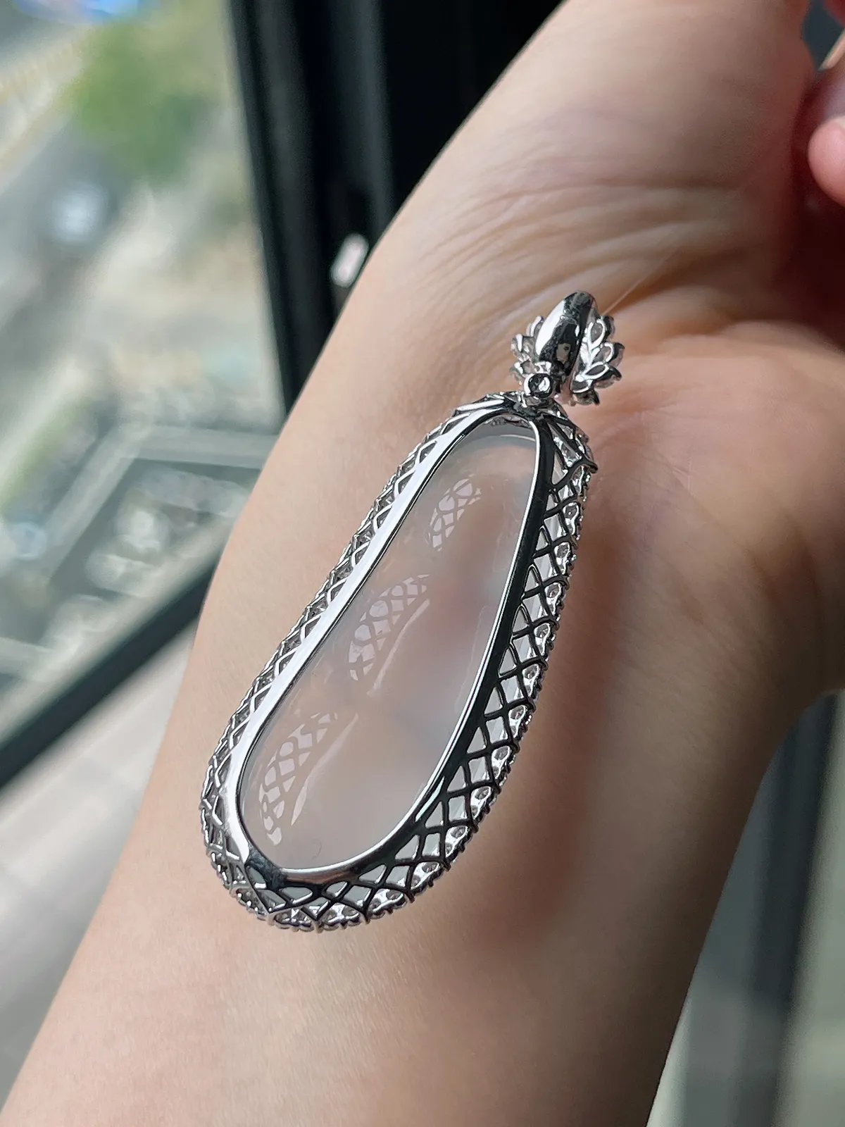 翡翠冰种白色福豆，印记：Au750,伴钻石