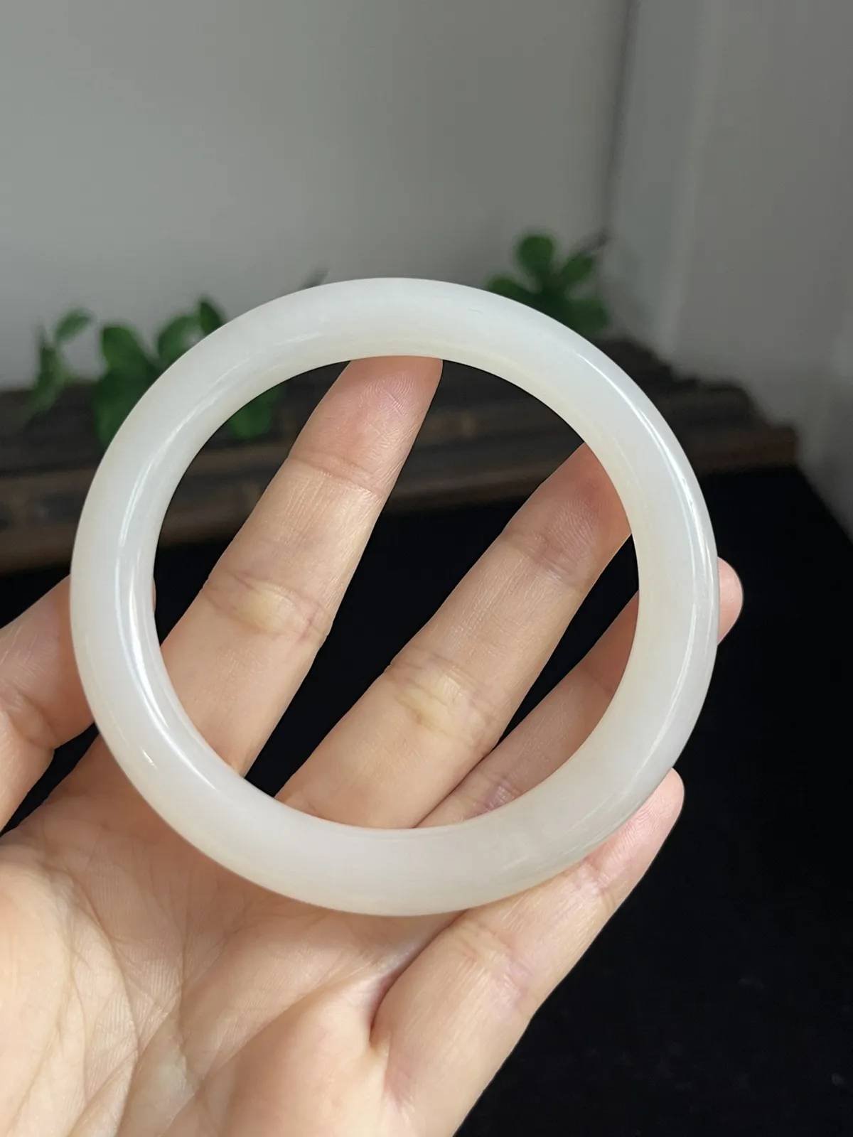 圆镯58.8圈口，和田玉手镯