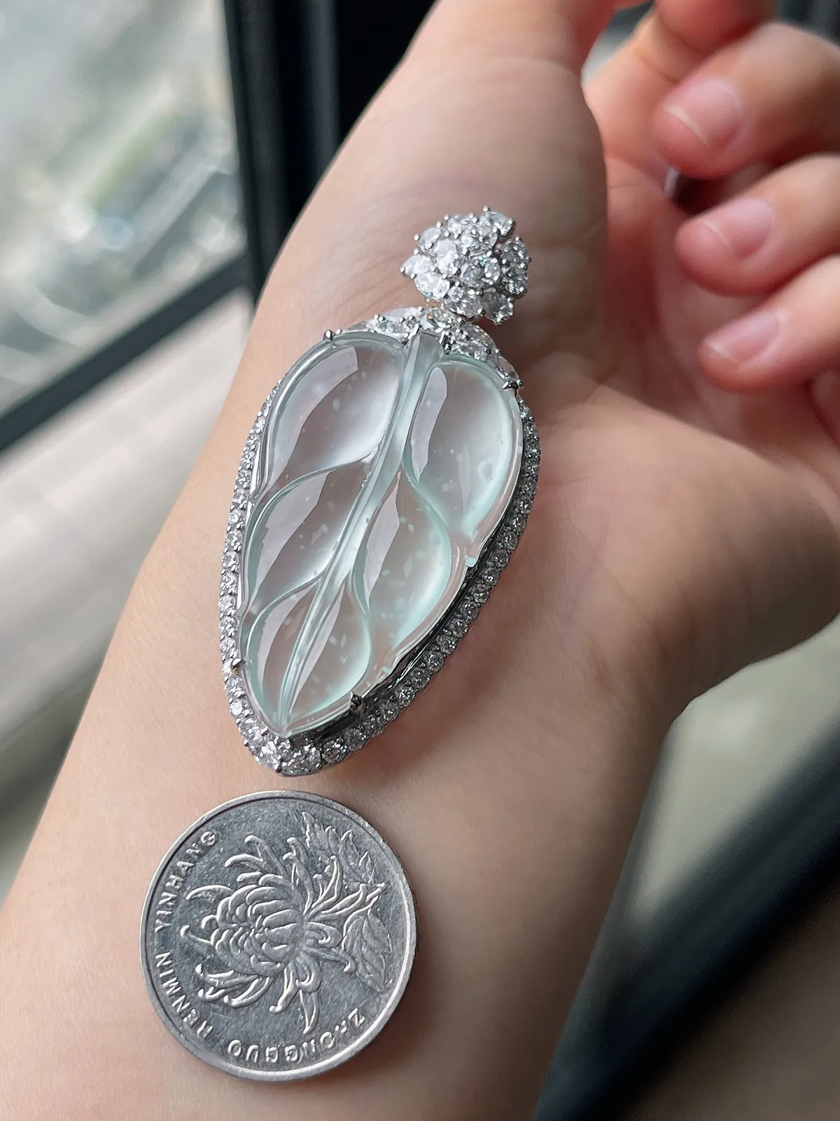 翡翠冰种白色叶子，印记：Au750