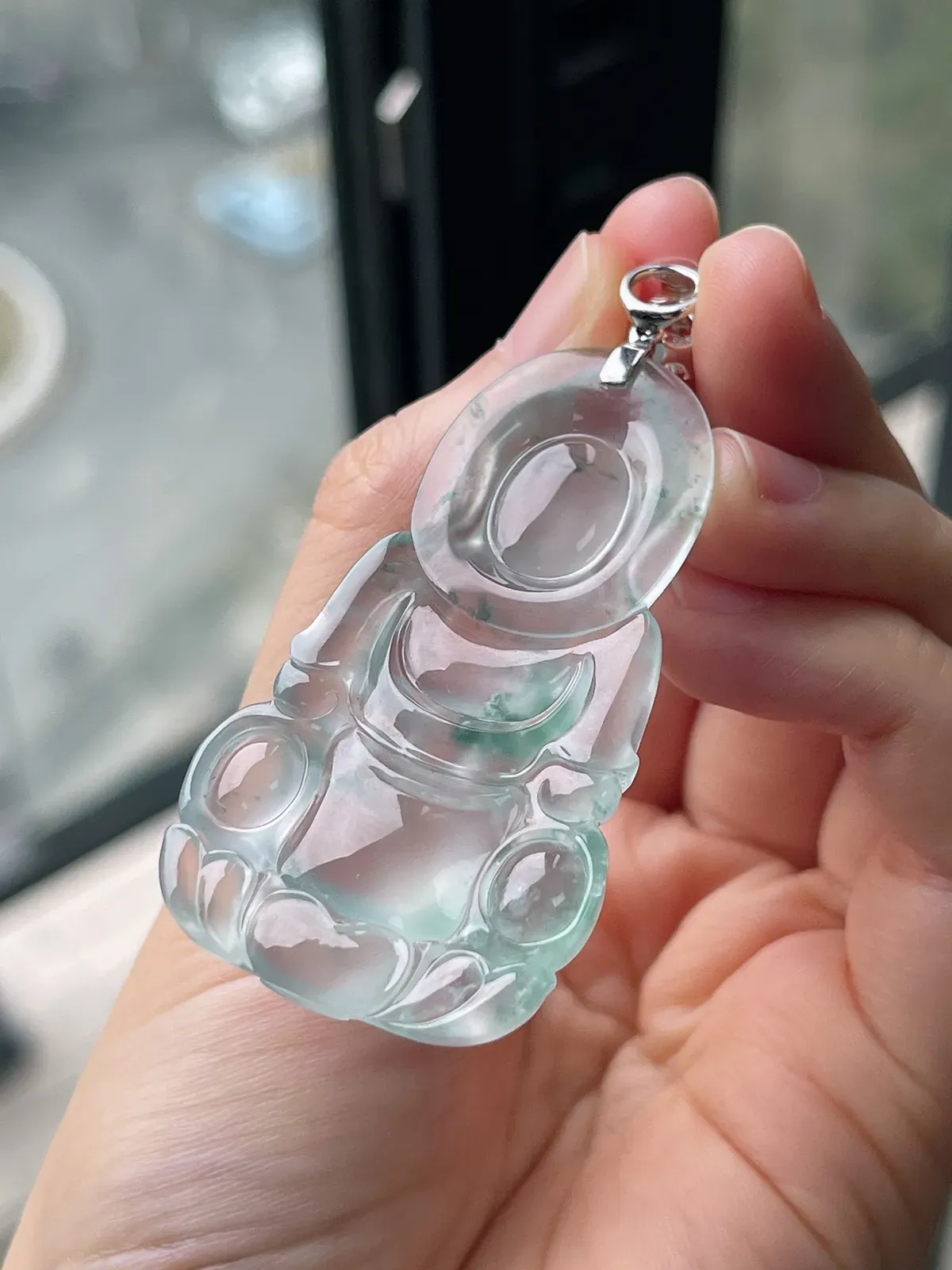 翡翠冰种白色观音吊坠，印记：Au750,伴钻石