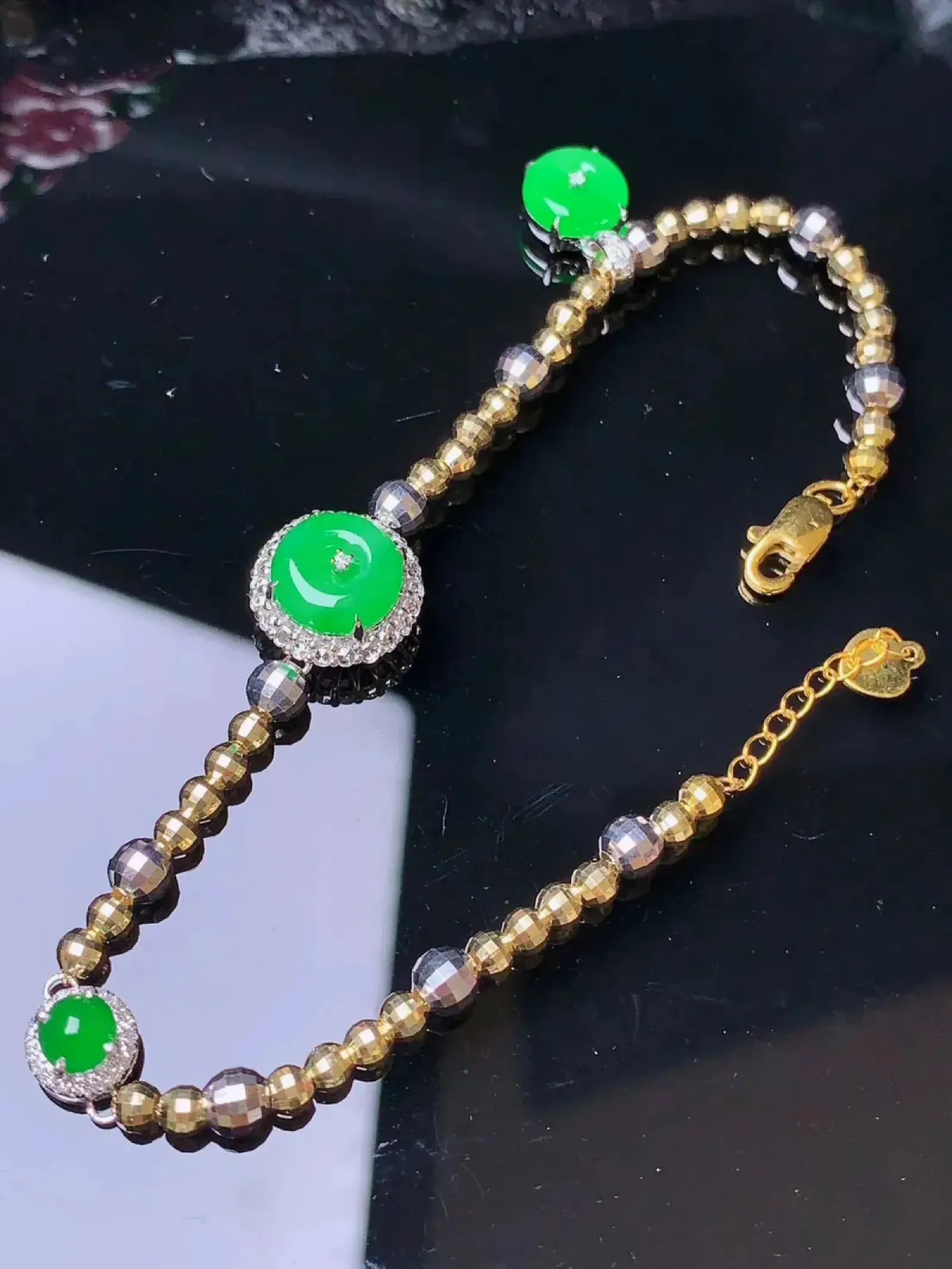 18k金钻镶嵌翠绿平安扣手链 玉质细腻 水润亮眼 取一裸石尺寸8.3*2.3