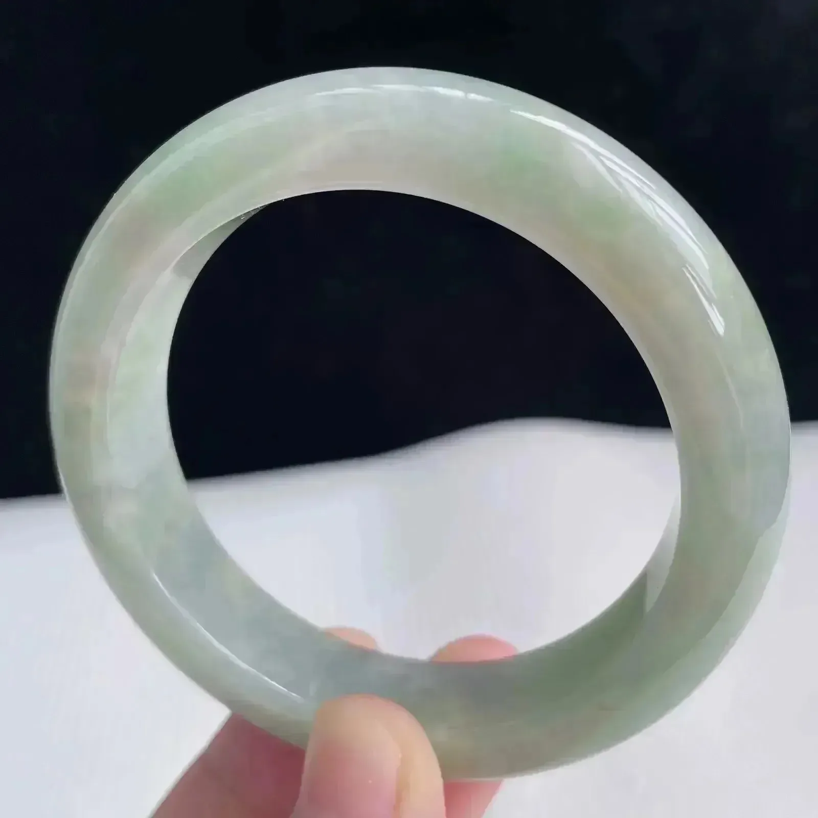 52.6圈飘绿玉镯翡翠好种色满色正圈手镯 59.75g