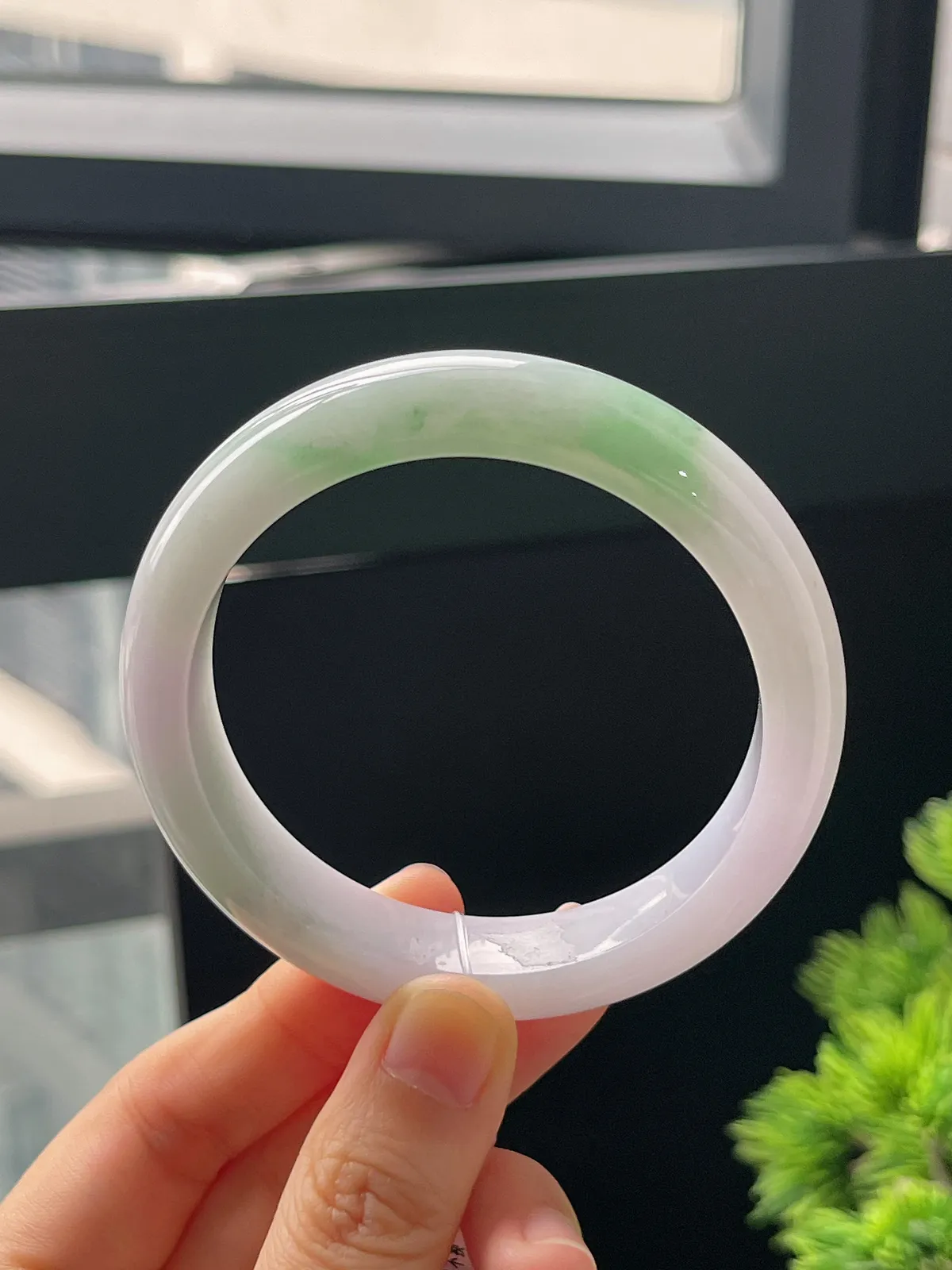 正圈55.7圈口，翡翠糯化种春带彩手镯