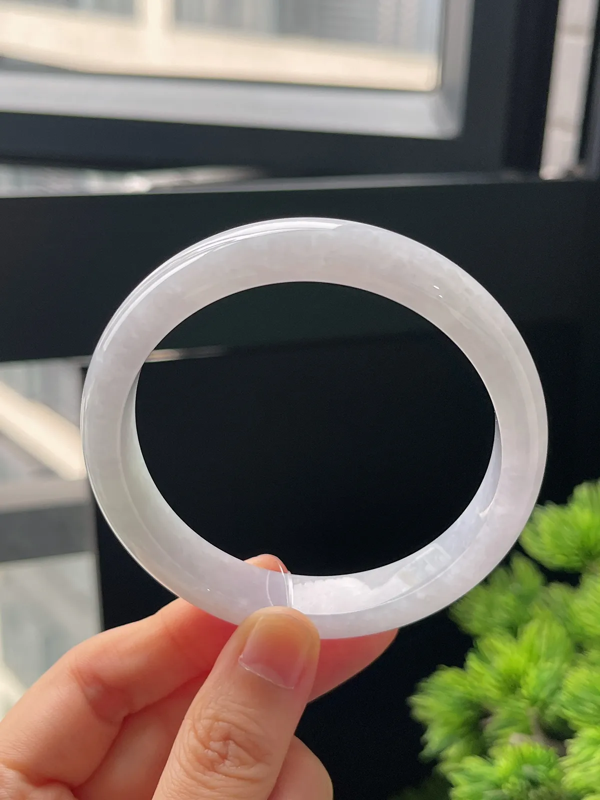 正圈59.2圈口，翡翠糯化种淡绿色手镯