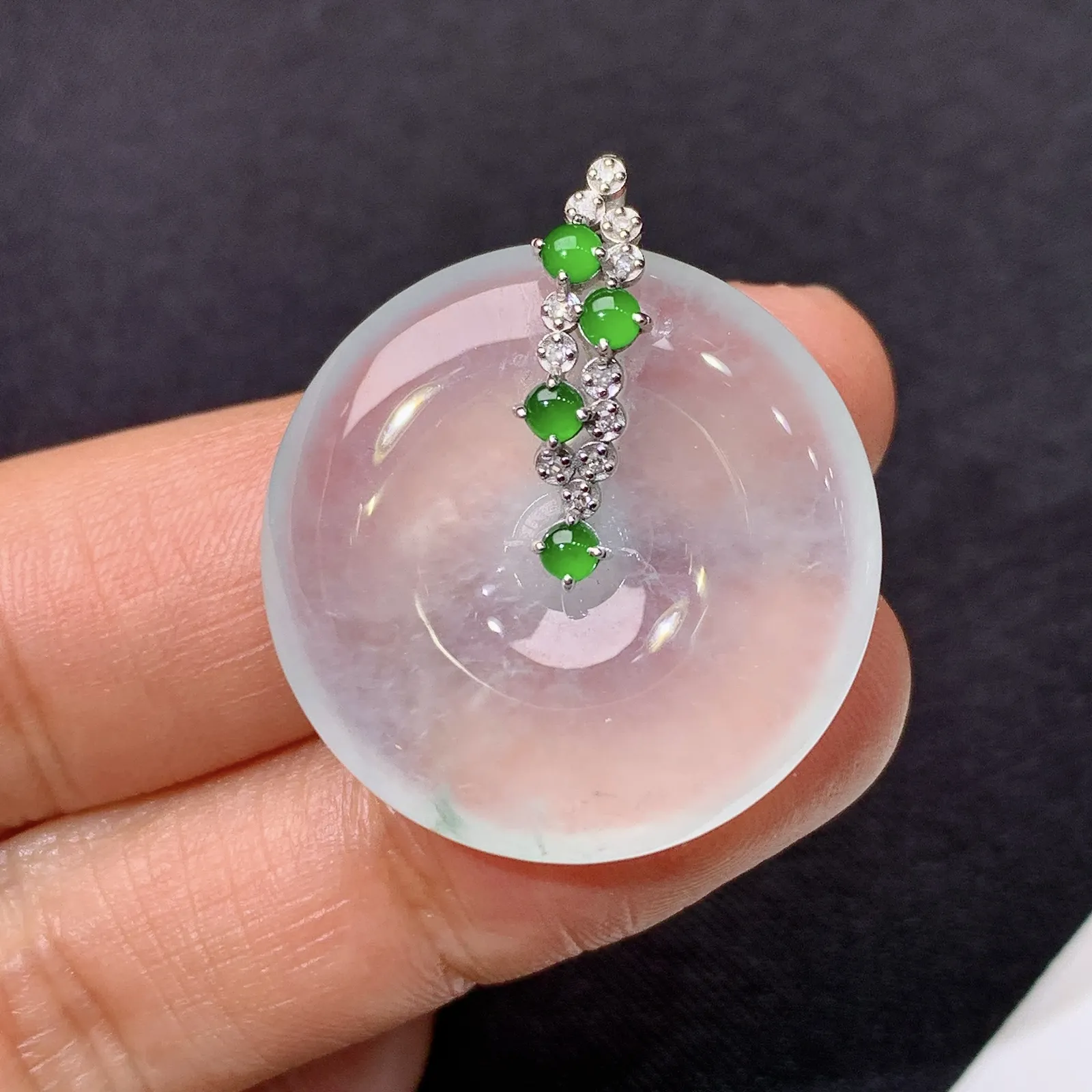 冰种平安扣吊坠，18k金镶嵌，冰冰润润，玉质细腻，种水足，001整体尺寸29.5*25.9*5.4