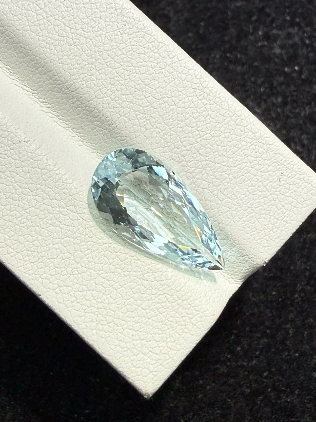 4.415克拉天然海蓝宝戒面裸石，颜色超美，火彩超好，尺寸：18*9*5mm