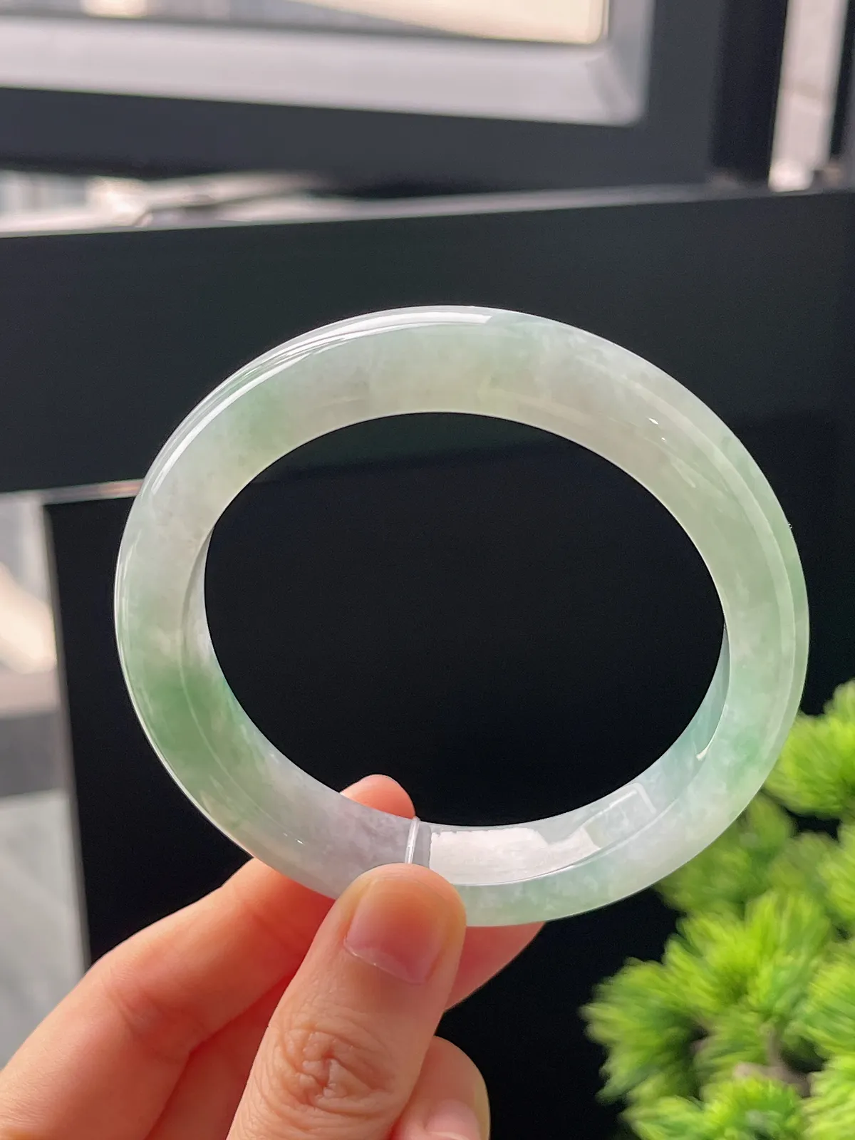 正圈58.3圈口，翡翠糯化种飘绿手镯