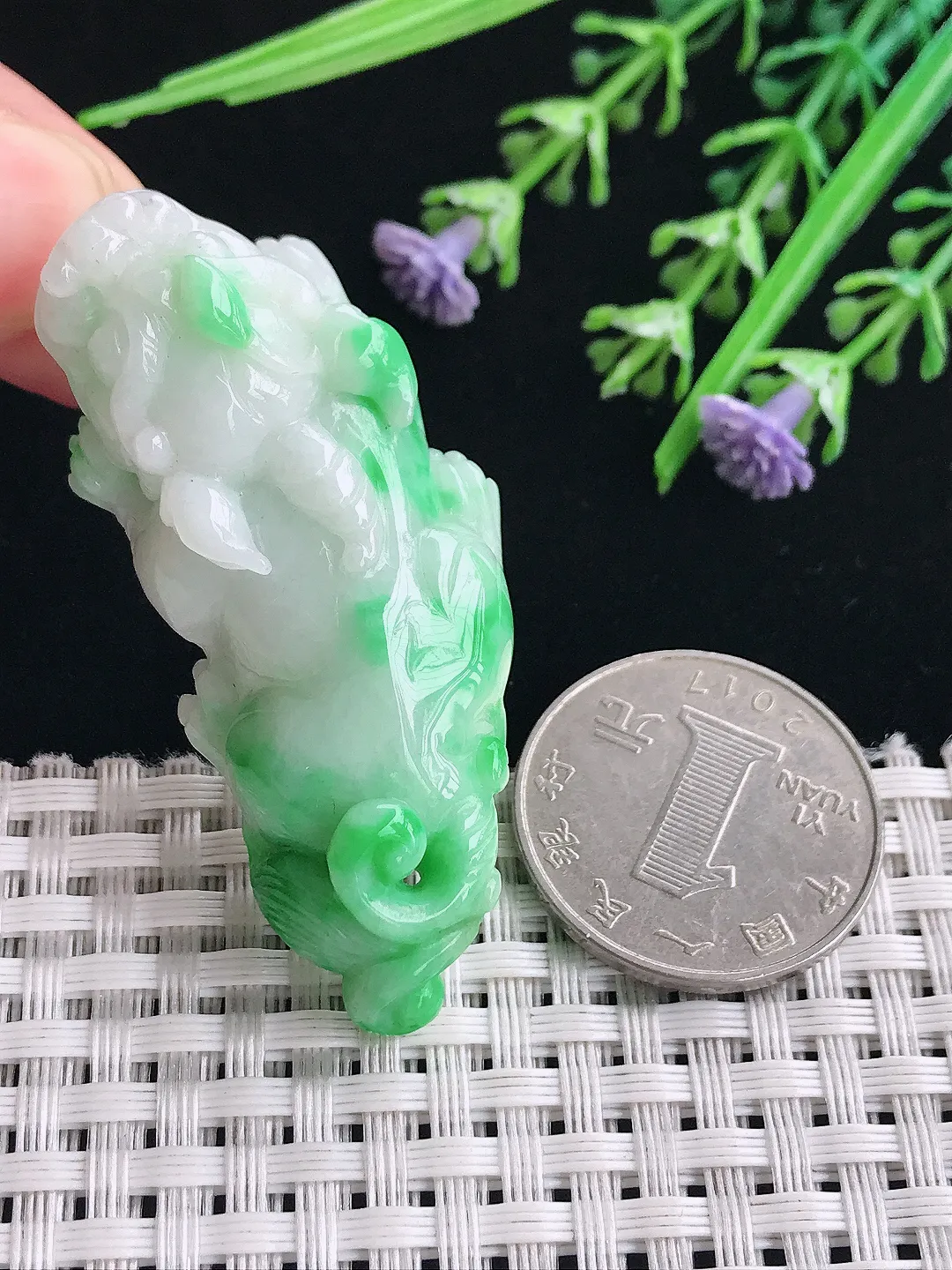 实拍A货翡翠54/25/17.6老坑精美温润飘阳绿貔貅吊坠翡翠挂件