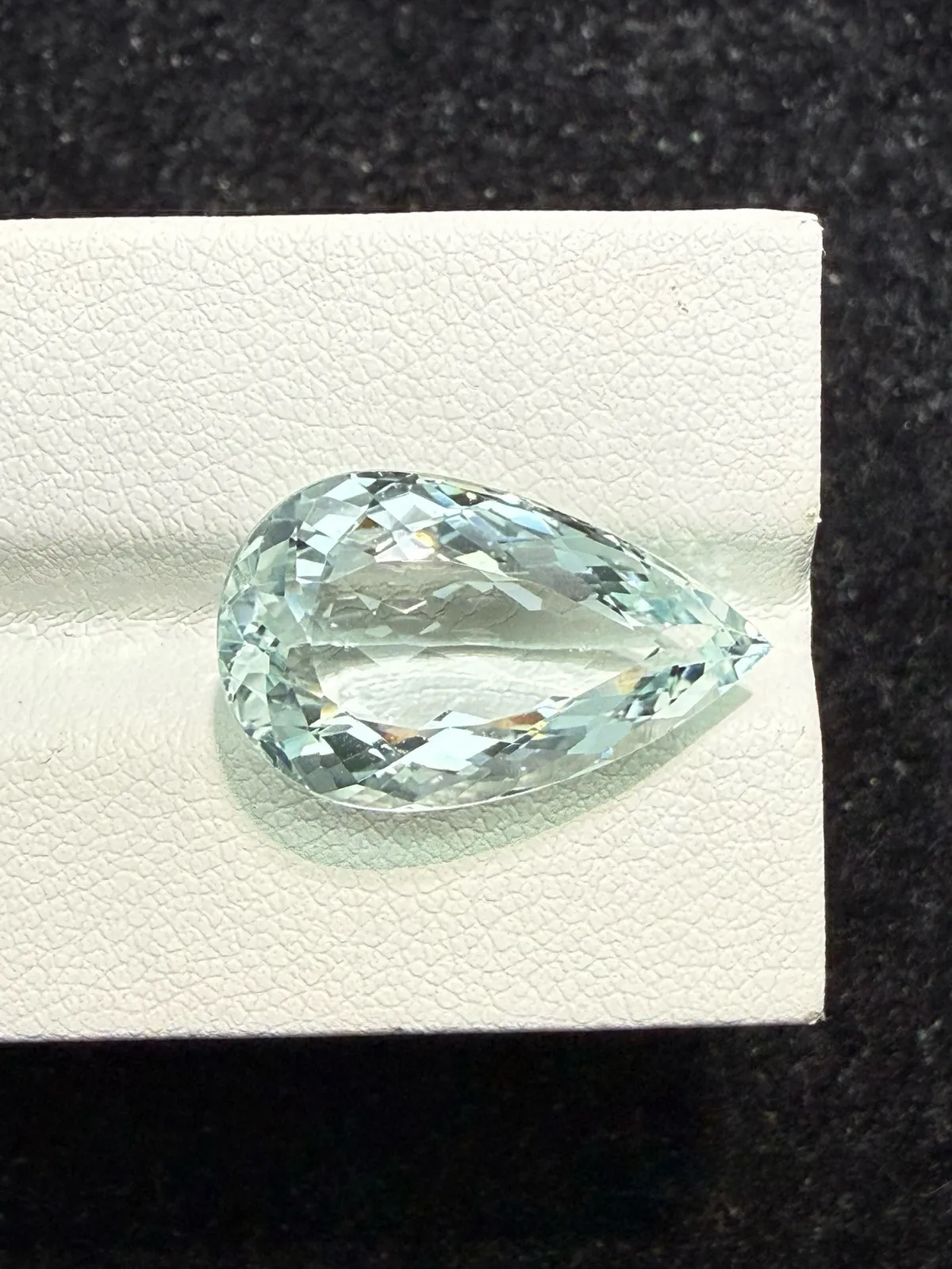 10.005克拉天然海蓝宝戒面裸石，颜色超美，火彩超好，尺寸：20*12*7.2mm