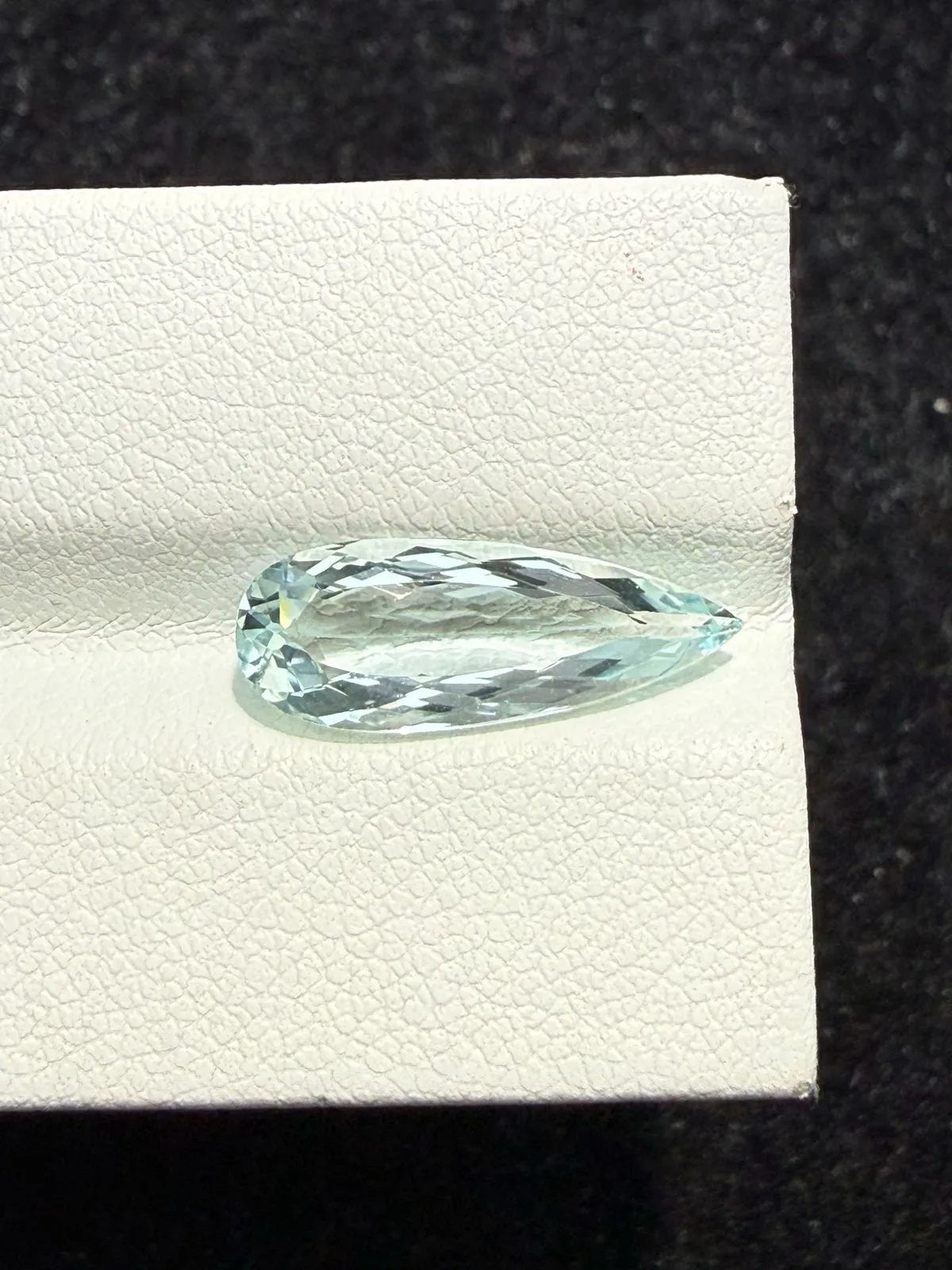 2.59克拉天然海蓝宝戒面裸石，颜色超美，火彩超好，尺寸：17.1*6.4*3.9mm