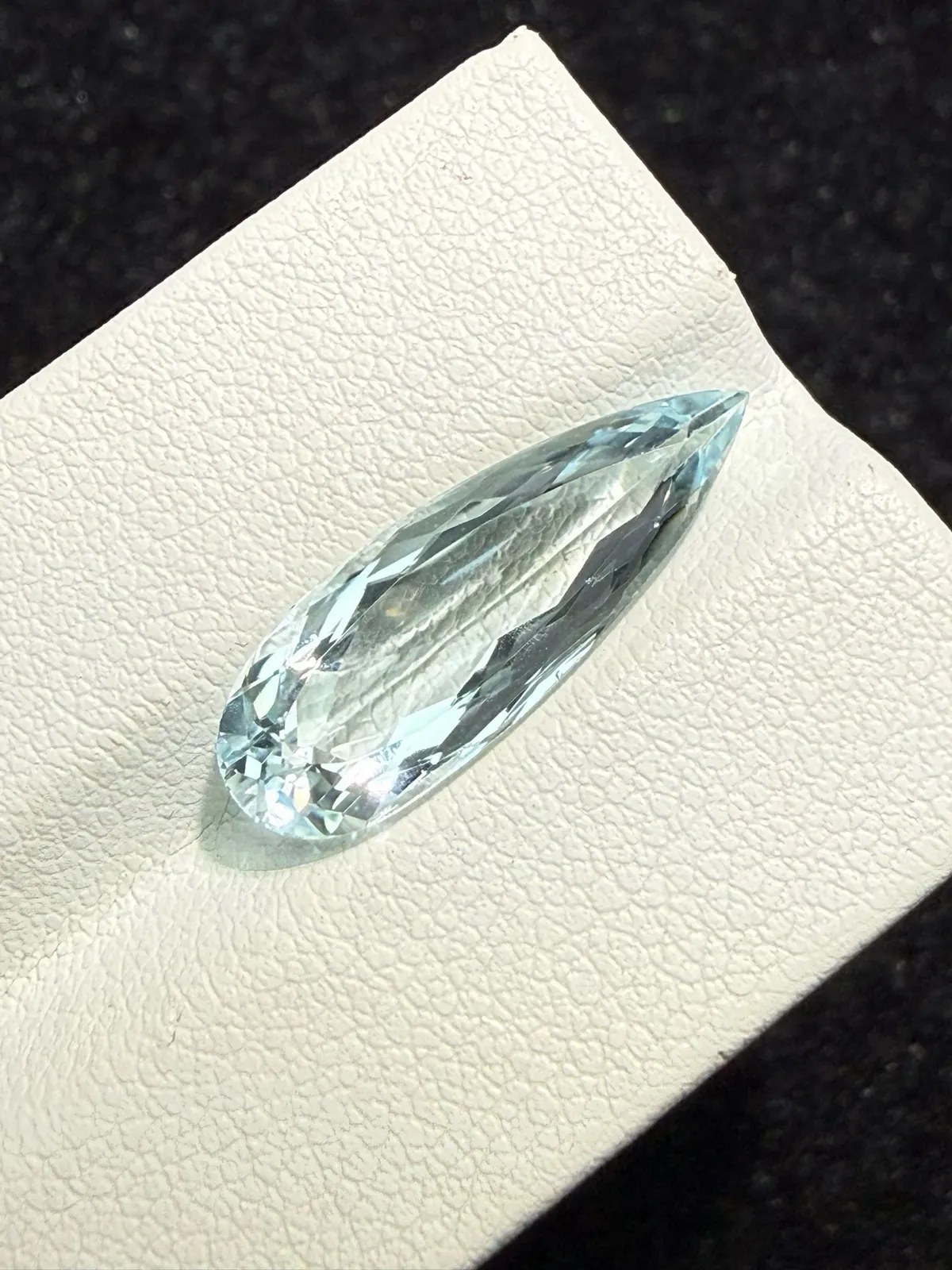 4.265克拉天然海蓝宝戒面裸石，颜色超美，火彩超好，尺寸：21*7.3*4.6mm