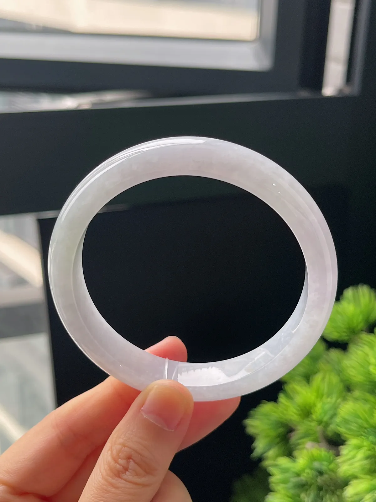 正圈59.2圈口，翡翠糯化种淡绿色手镯