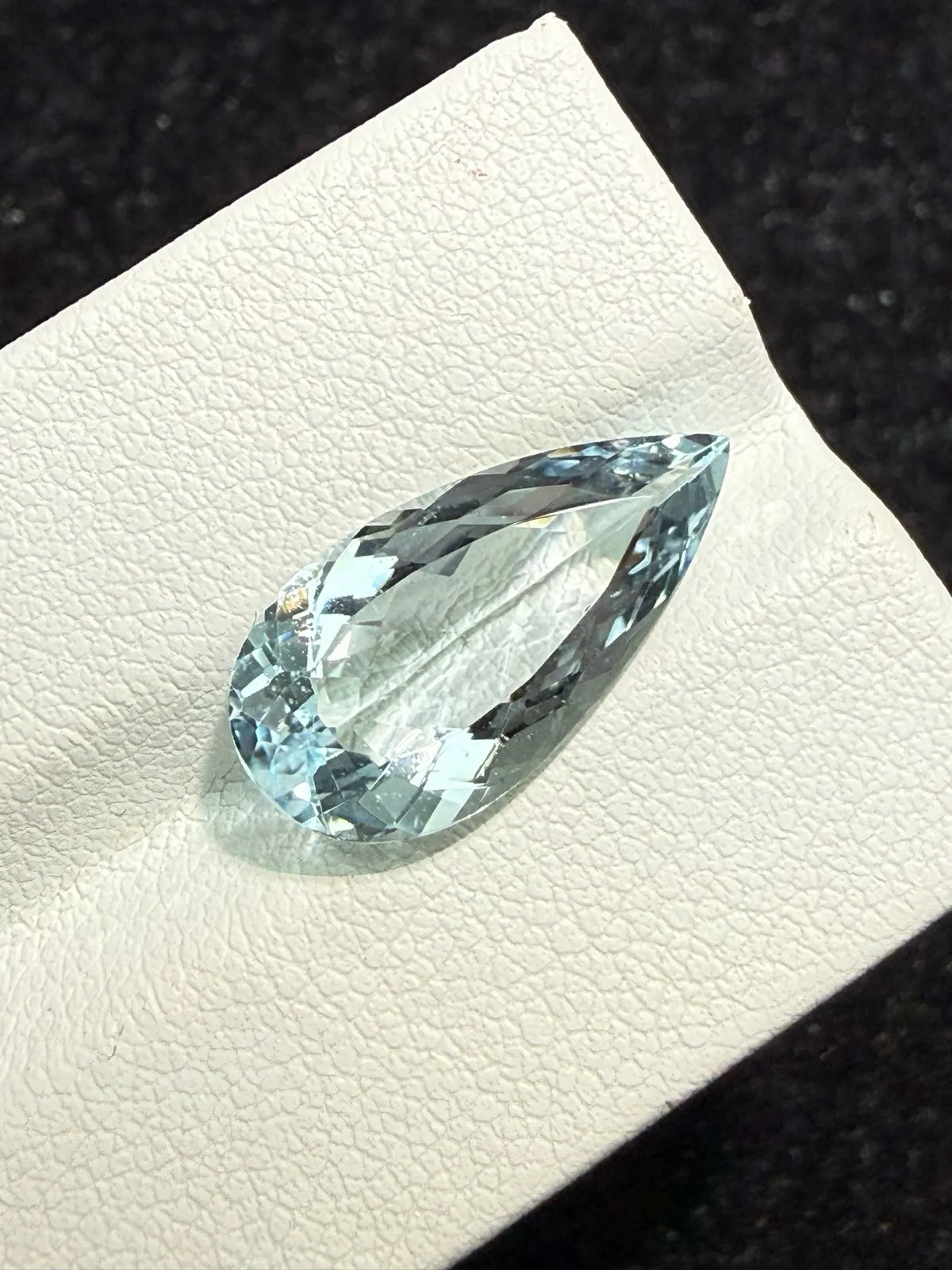 4.415克拉天然海蓝宝戒面裸石，颜色超美，火彩超好，尺寸：18*9*5mm