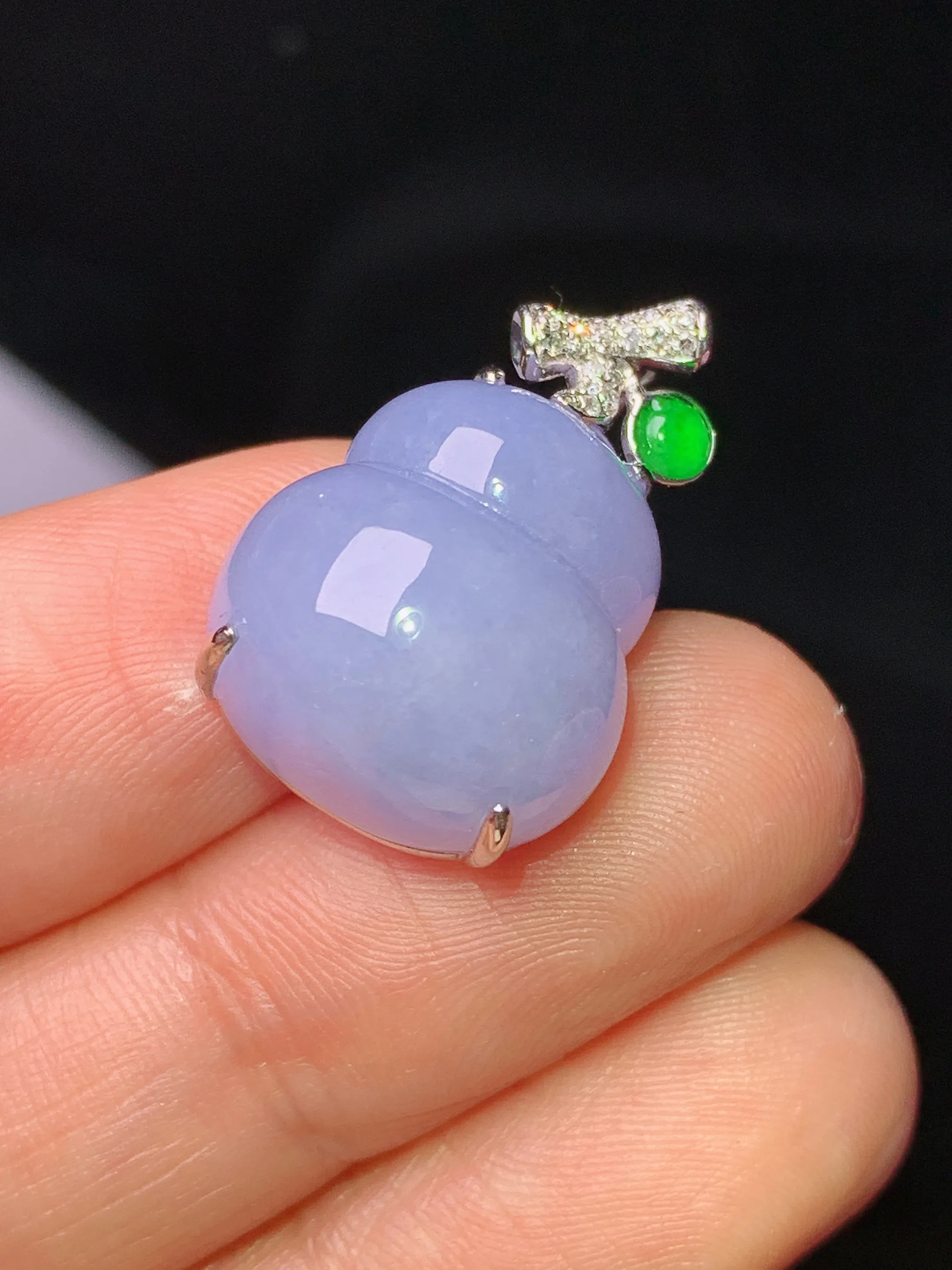 18k金钻镶嵌紫罗兰葫芦吊坠 玉质细腻 水润亮眼 整体尺寸22.6*15*10.2