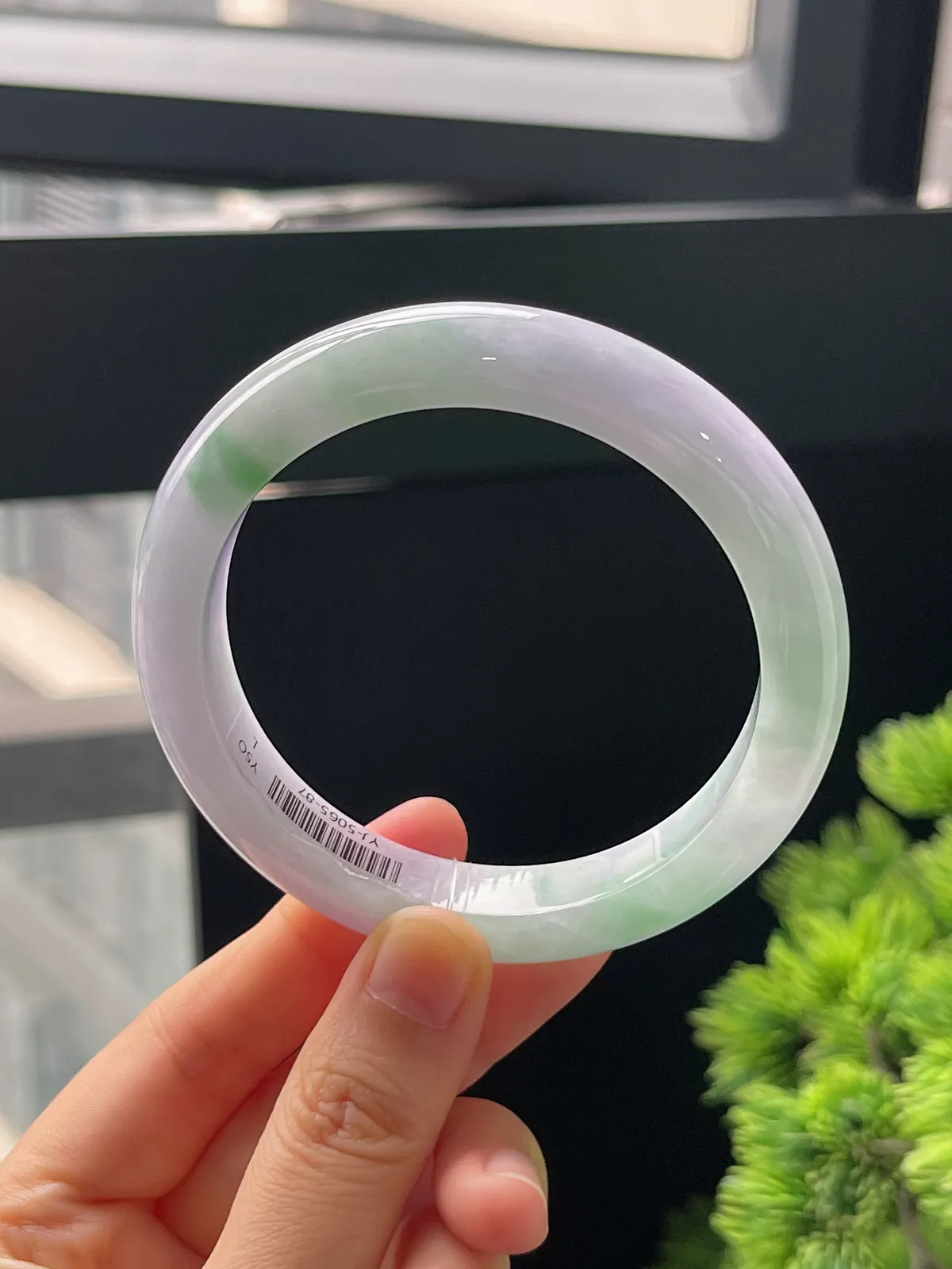 正圈59圈口，翡翠糯化种春带彩手镯