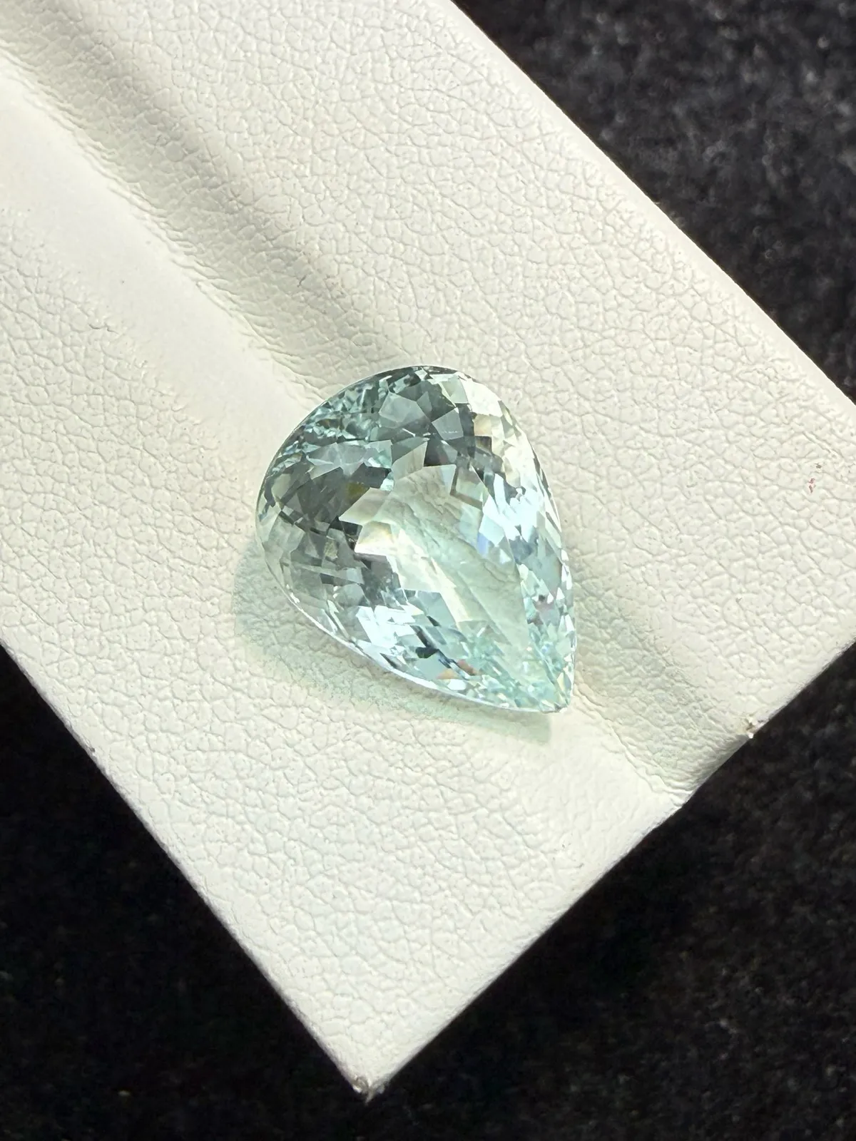 6.465克拉天然海蓝宝戒面裸石，颜色超美，火彩超好，尺寸：14.6*10.6*7.6mm