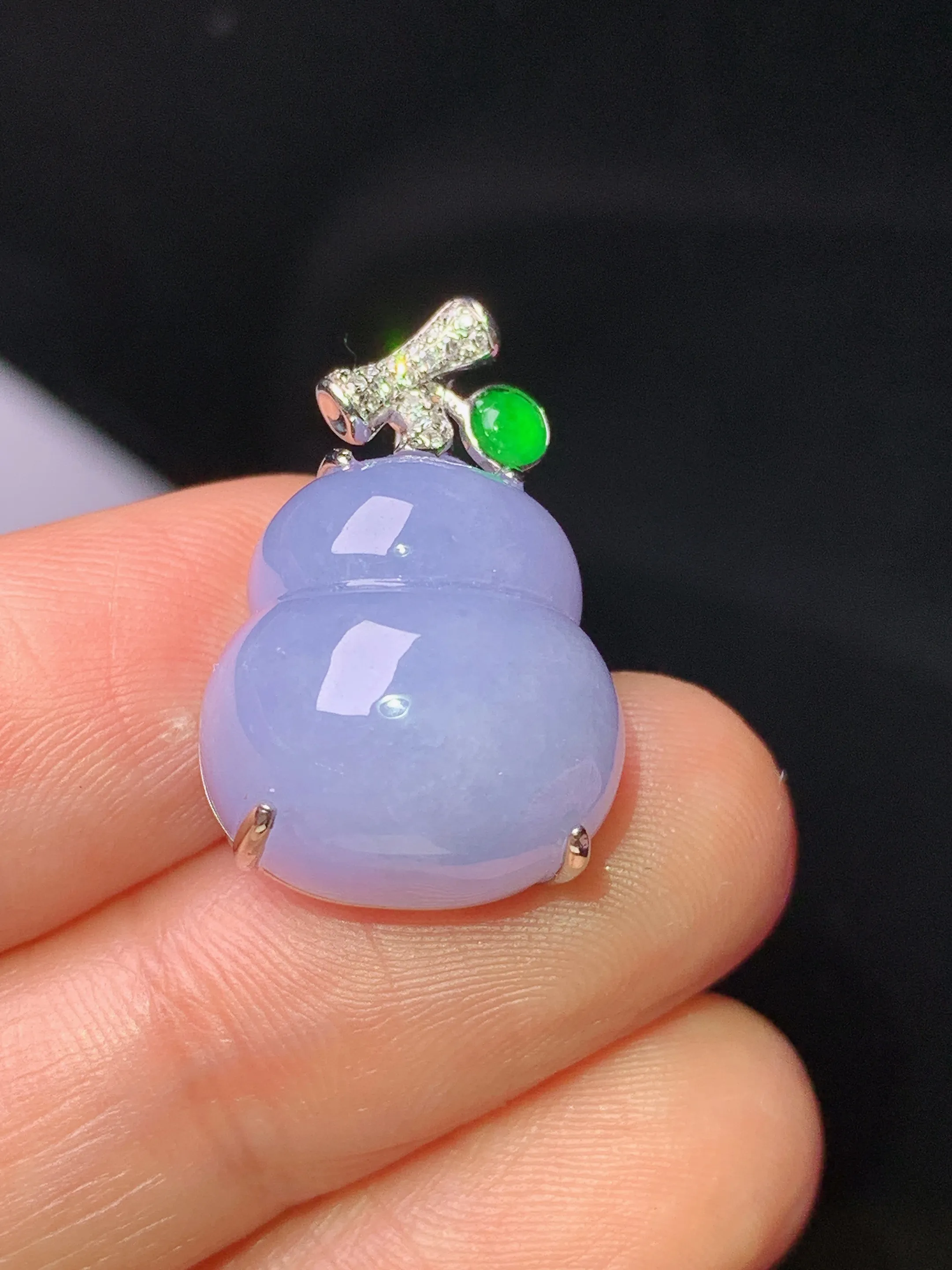 18k金钻镶嵌紫罗兰葫芦吊坠 玉质细腻 水润亮眼 整体尺寸22.6*15*10.2