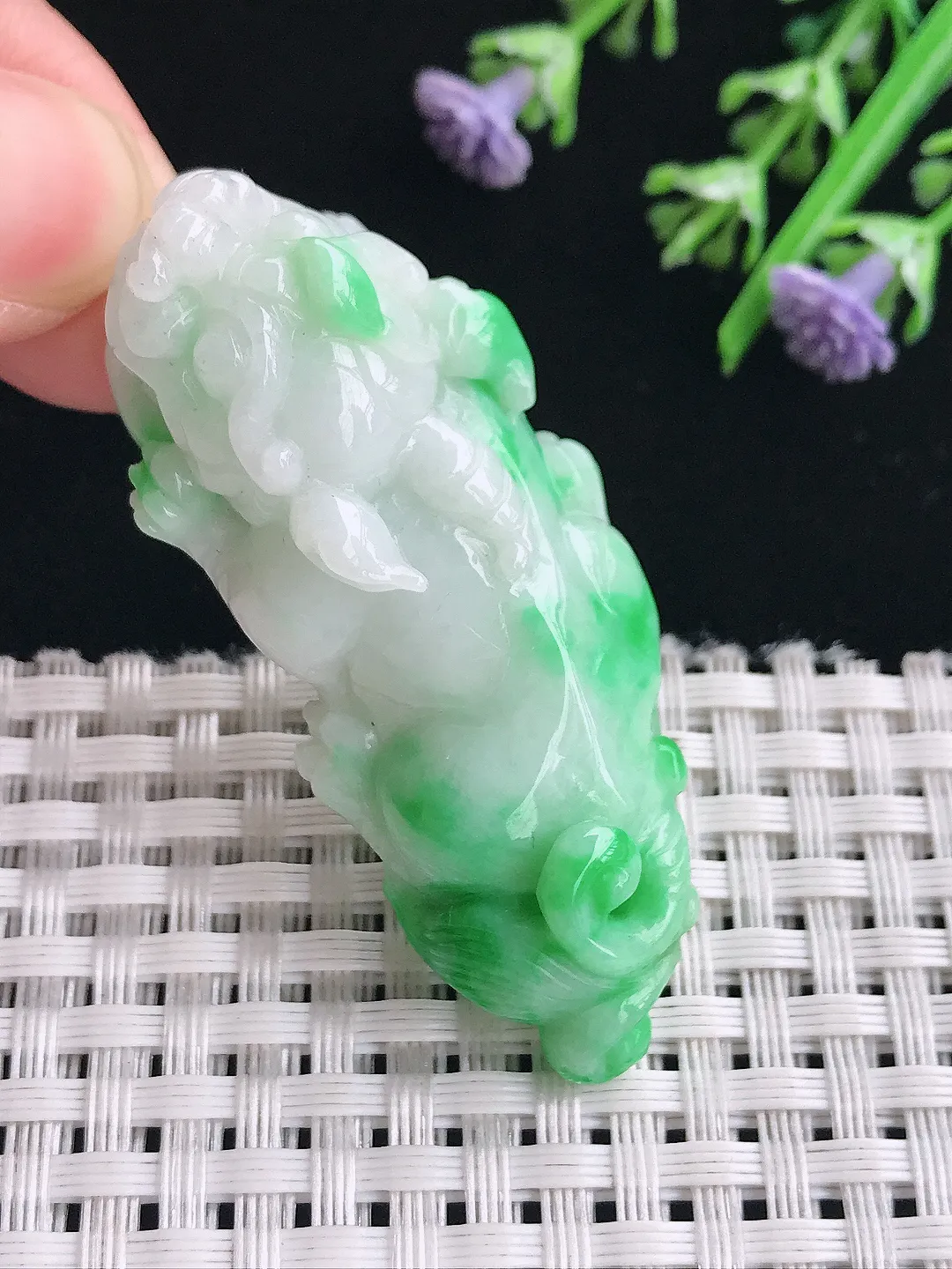 实拍A货翡翠54/25/17.6老坑精美温润飘阳绿貔貅吊坠翡翠挂件