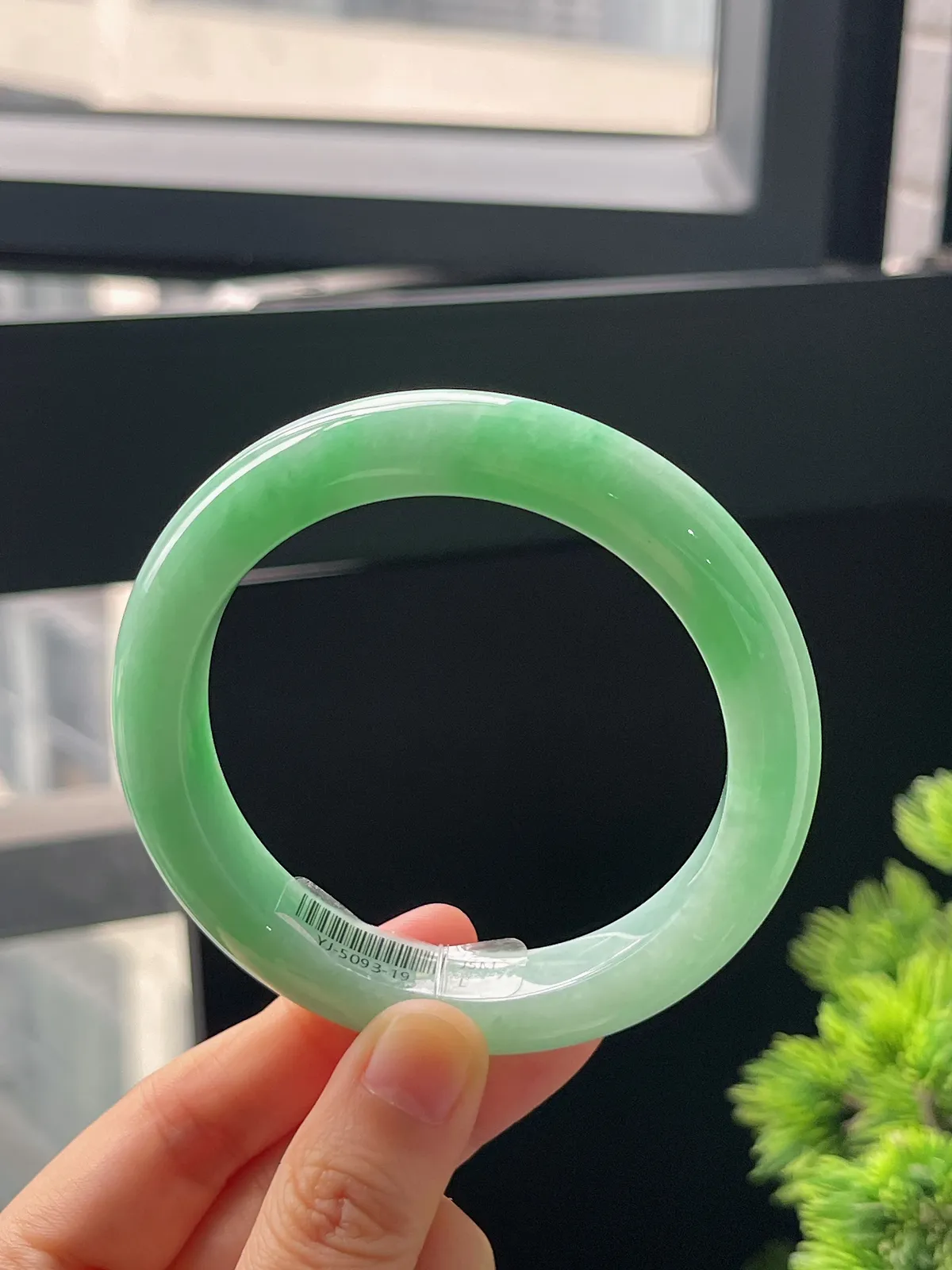 正圈58圈口，翡翠糯化种绿色手镯