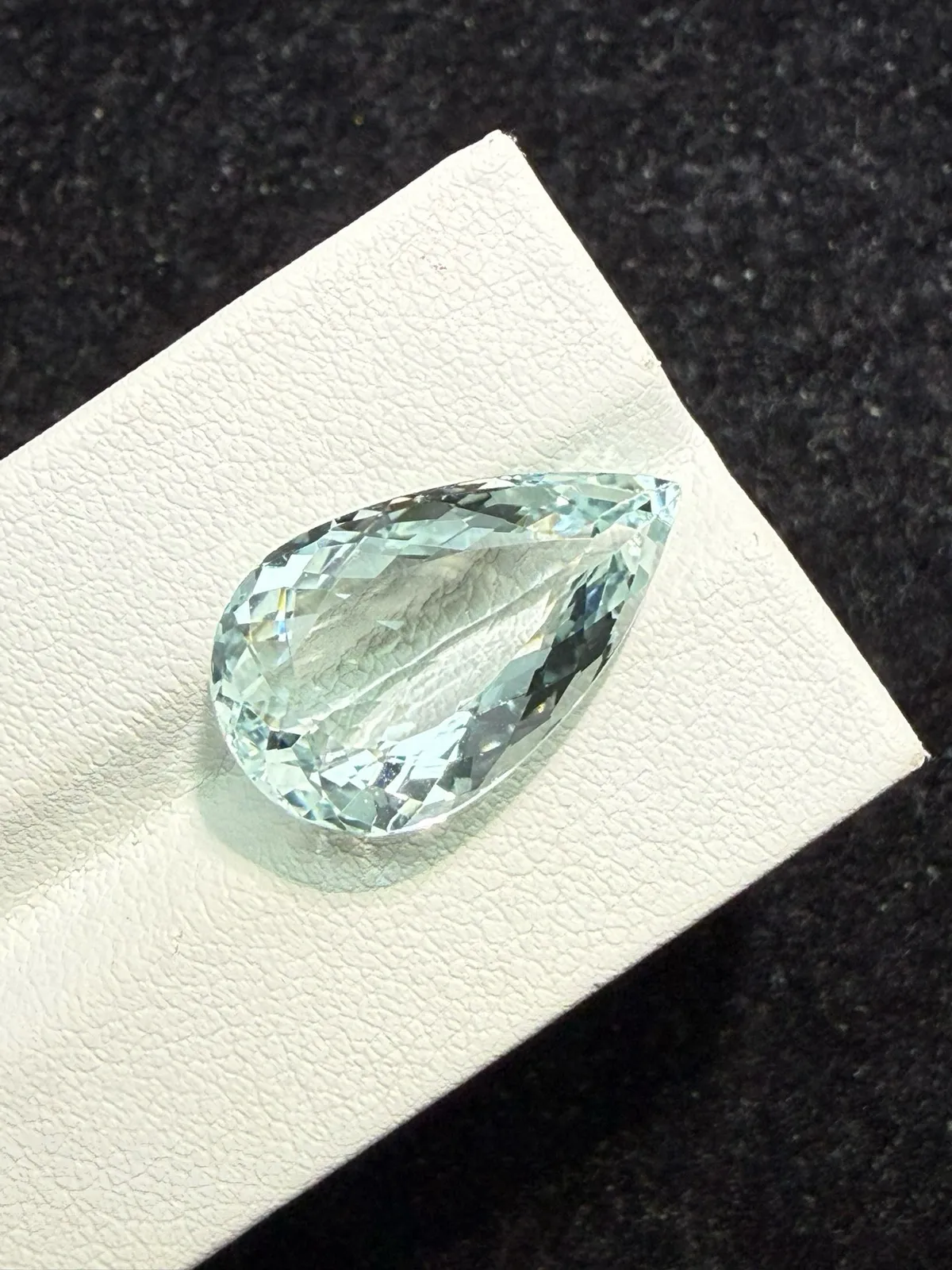 10.005克拉天然海蓝宝戒面裸石，颜色超美，火彩超好，尺寸：20*12*7.2mm