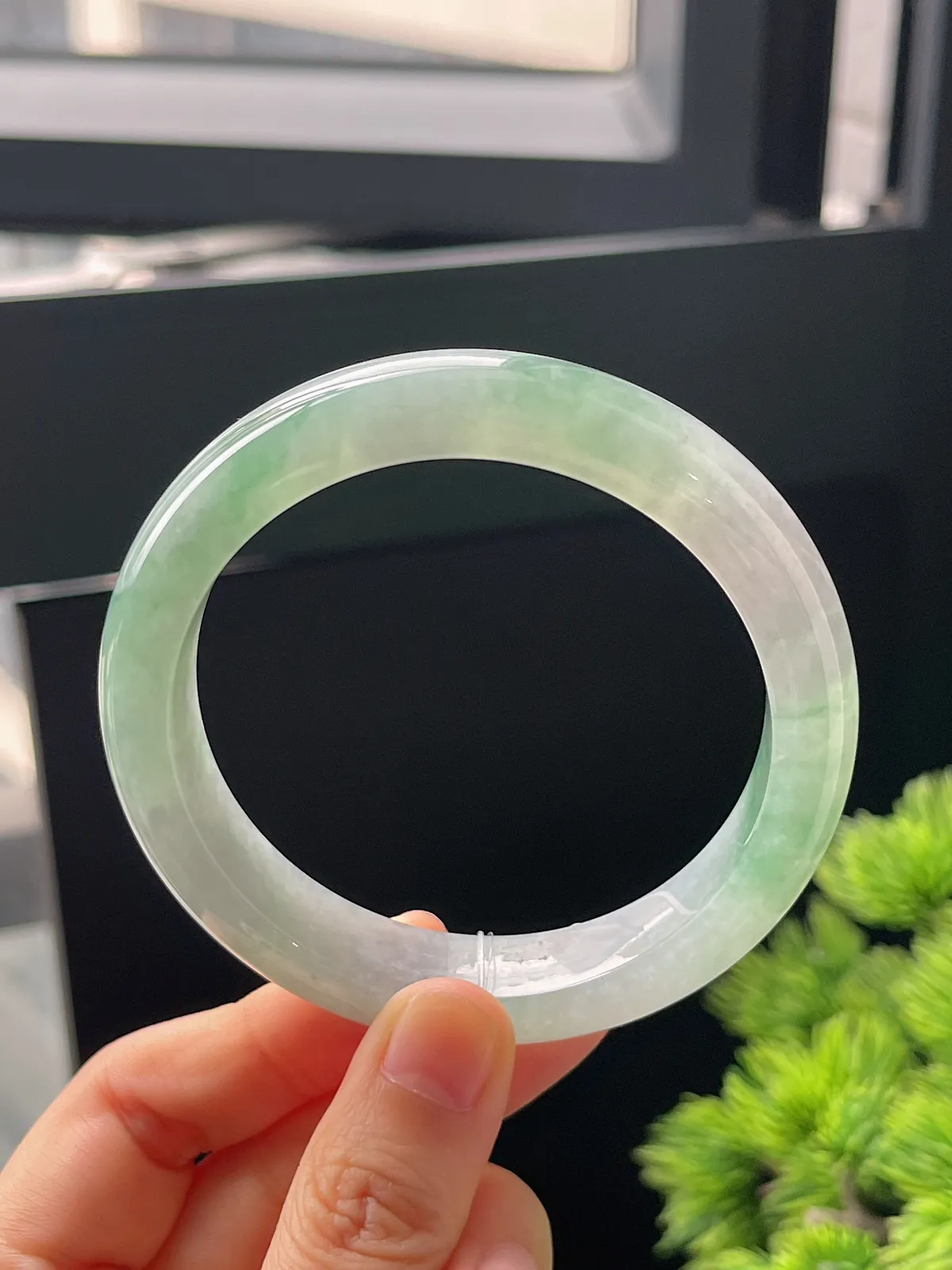 正圈58.3圈口，翡翠糯化种飘绿手镯