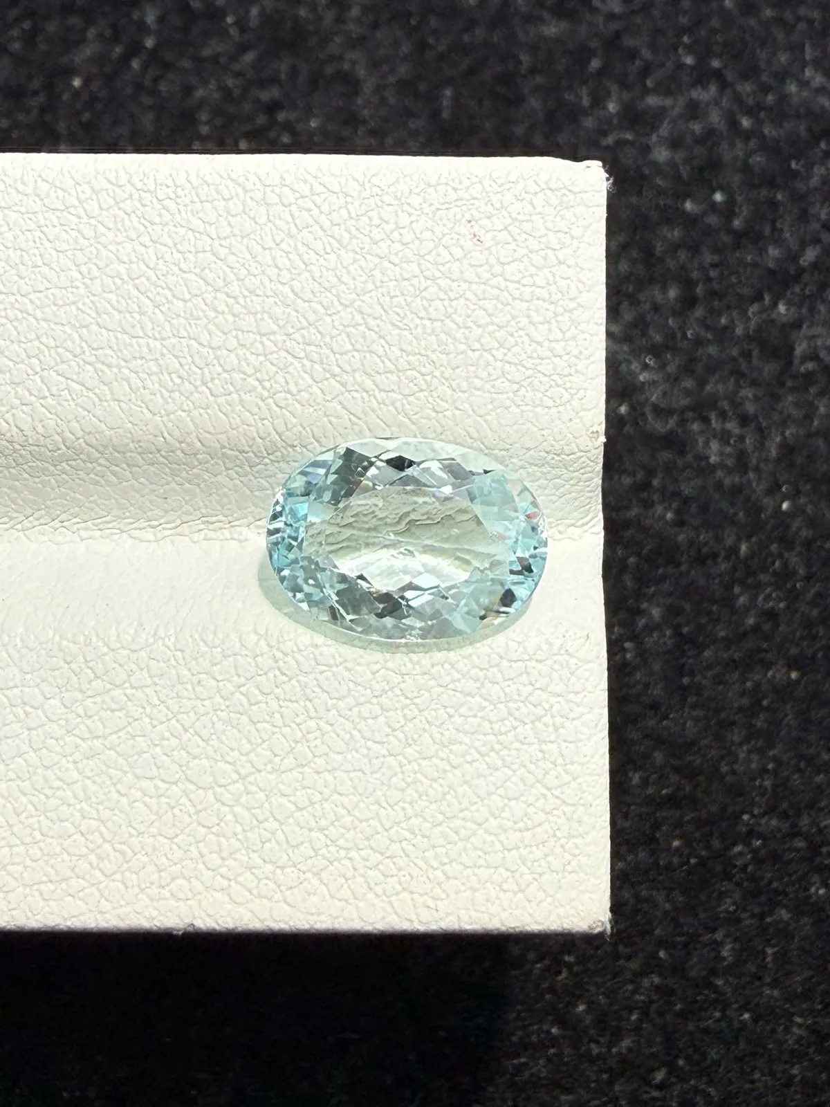 2.525克拉天然海蓝宝戒面裸石，颜色超美，火彩超好，尺寸：11.1*7.9*4.6mm