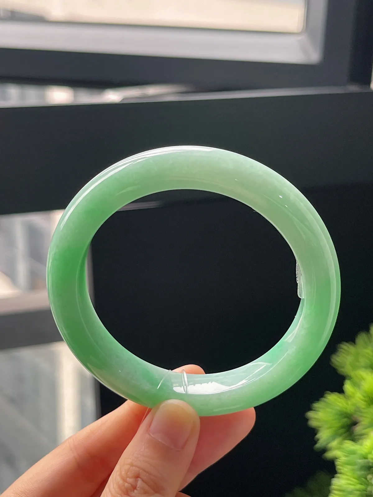 正圈58圈口，翡翠糯化种绿色手镯