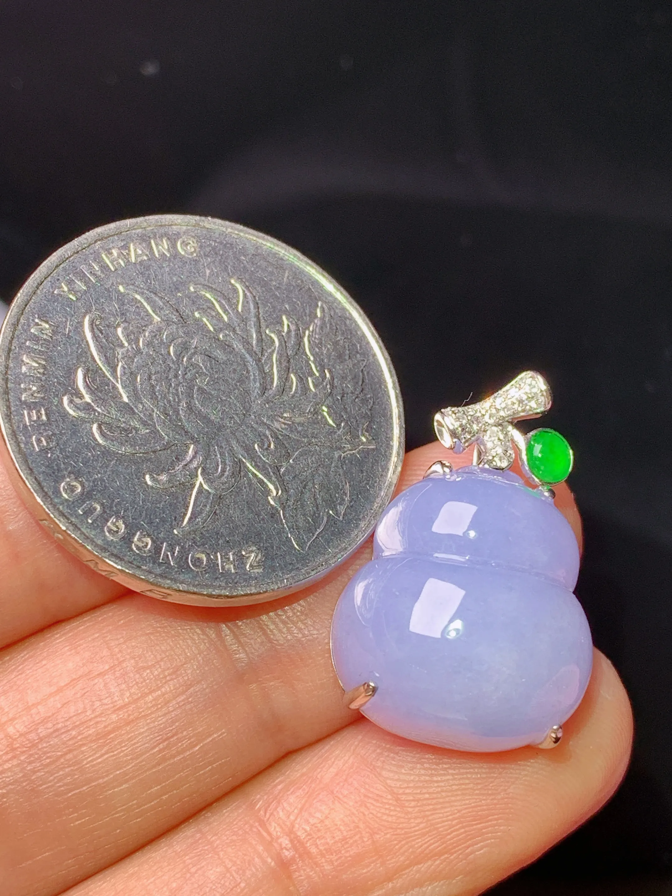 18k金钻镶嵌紫罗兰葫芦吊坠 玉质细腻 水润亮眼 整体尺寸22.6*15*10.2