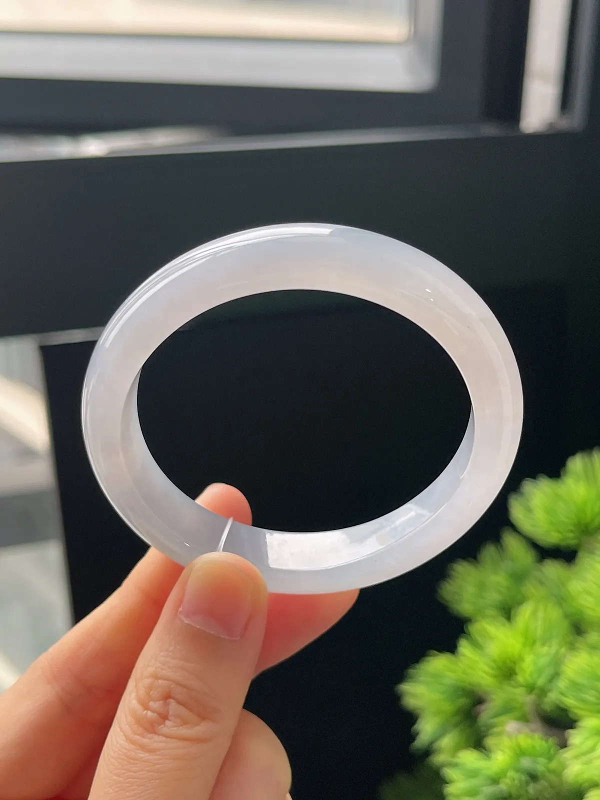 贵妃镯51.5圈口，翡翠冰糯种淡蓝色手镯