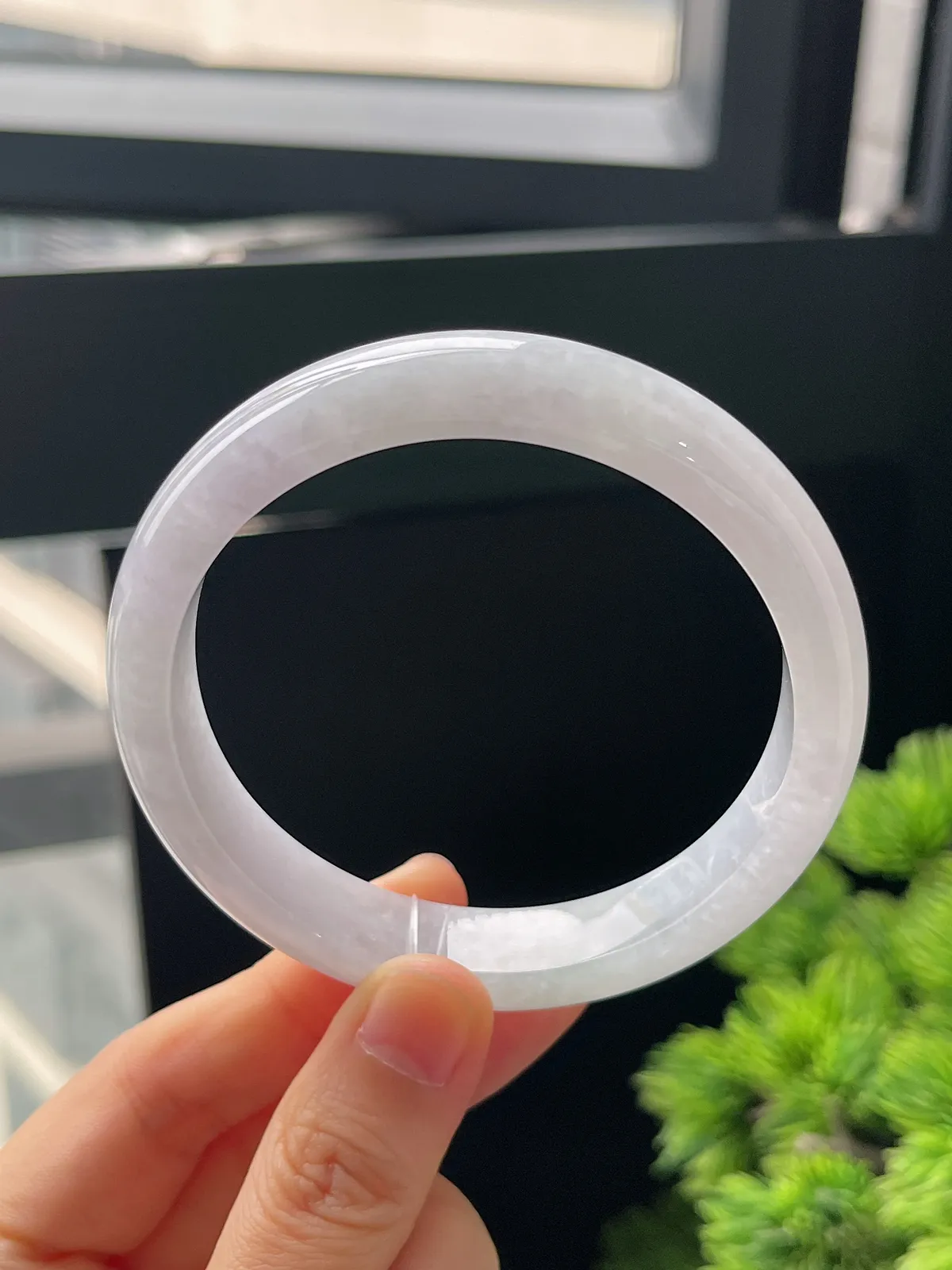 正圈59.2圈口，翡翠糯化种淡绿色手镯