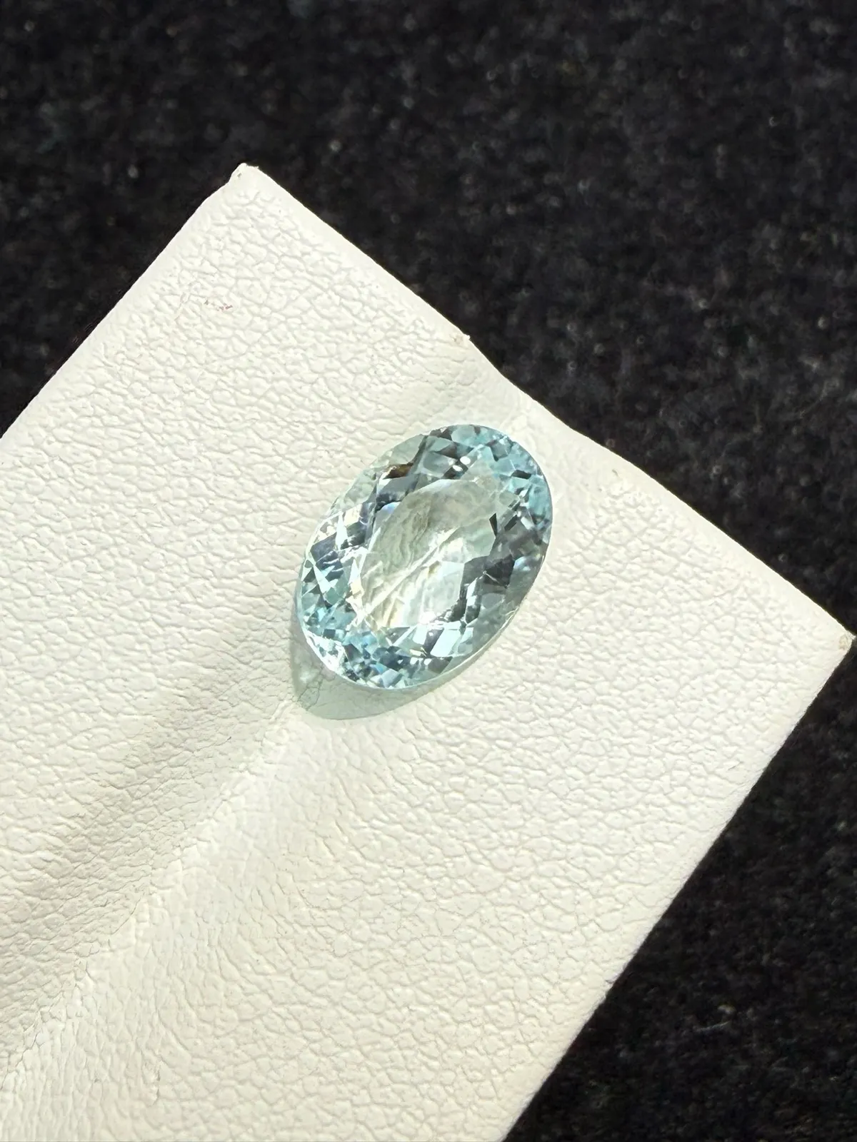 2.525克拉天然海蓝宝戒面裸石，颜色超美，火彩超好，尺寸：11.1*7.9*4.6mm