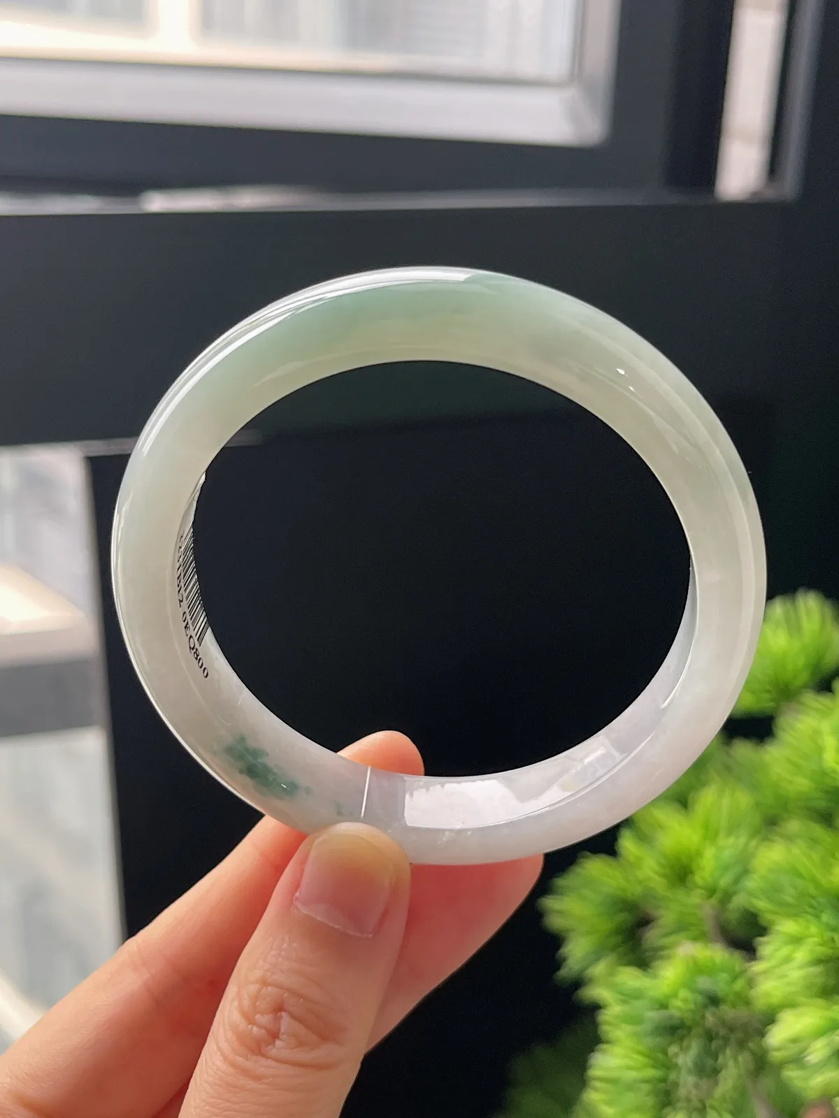 正圈57.6圈口，翡翠糯化种白色手镯