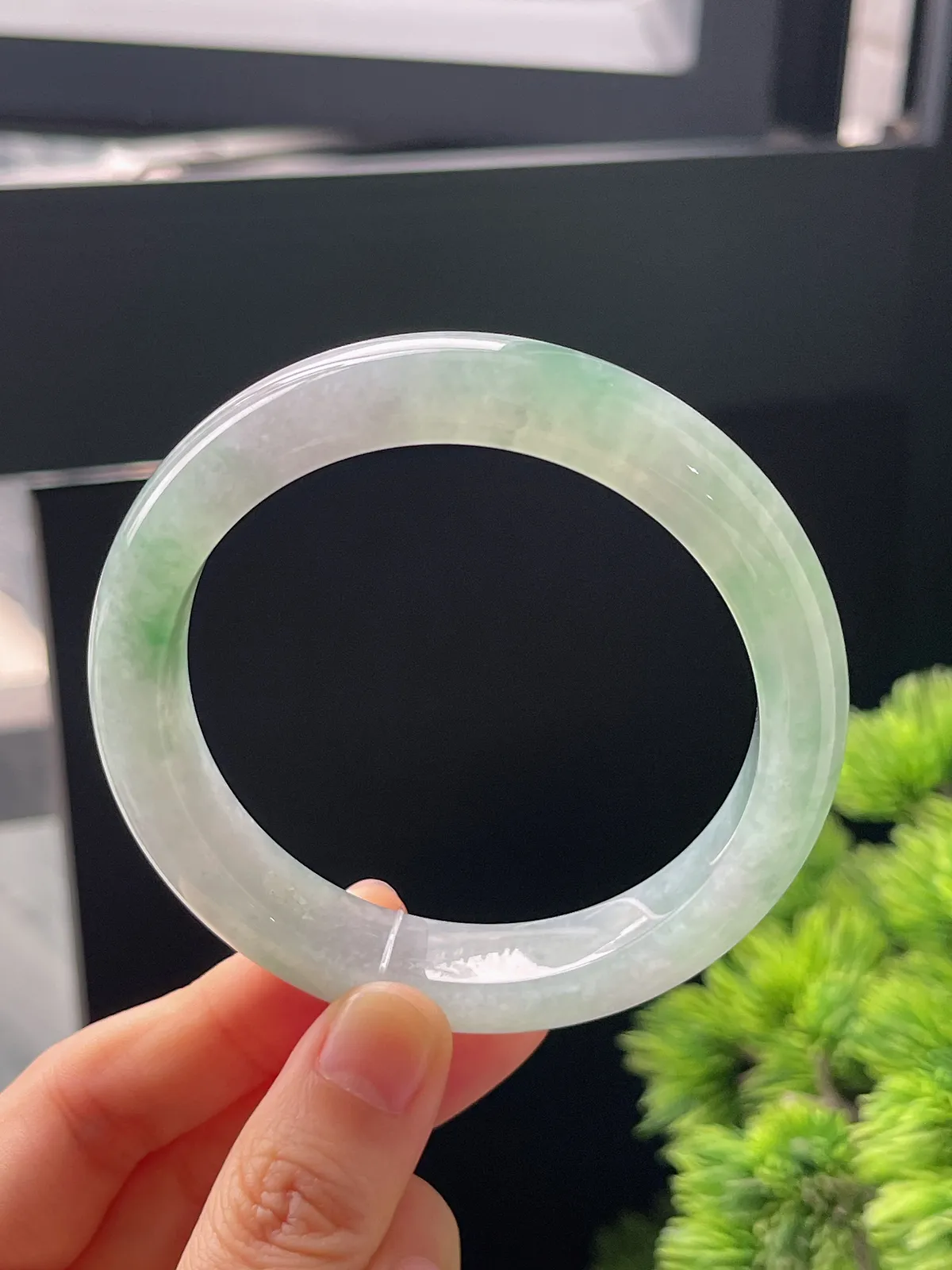 正圈58.3圈口，翡翠糯化种飘绿手镯