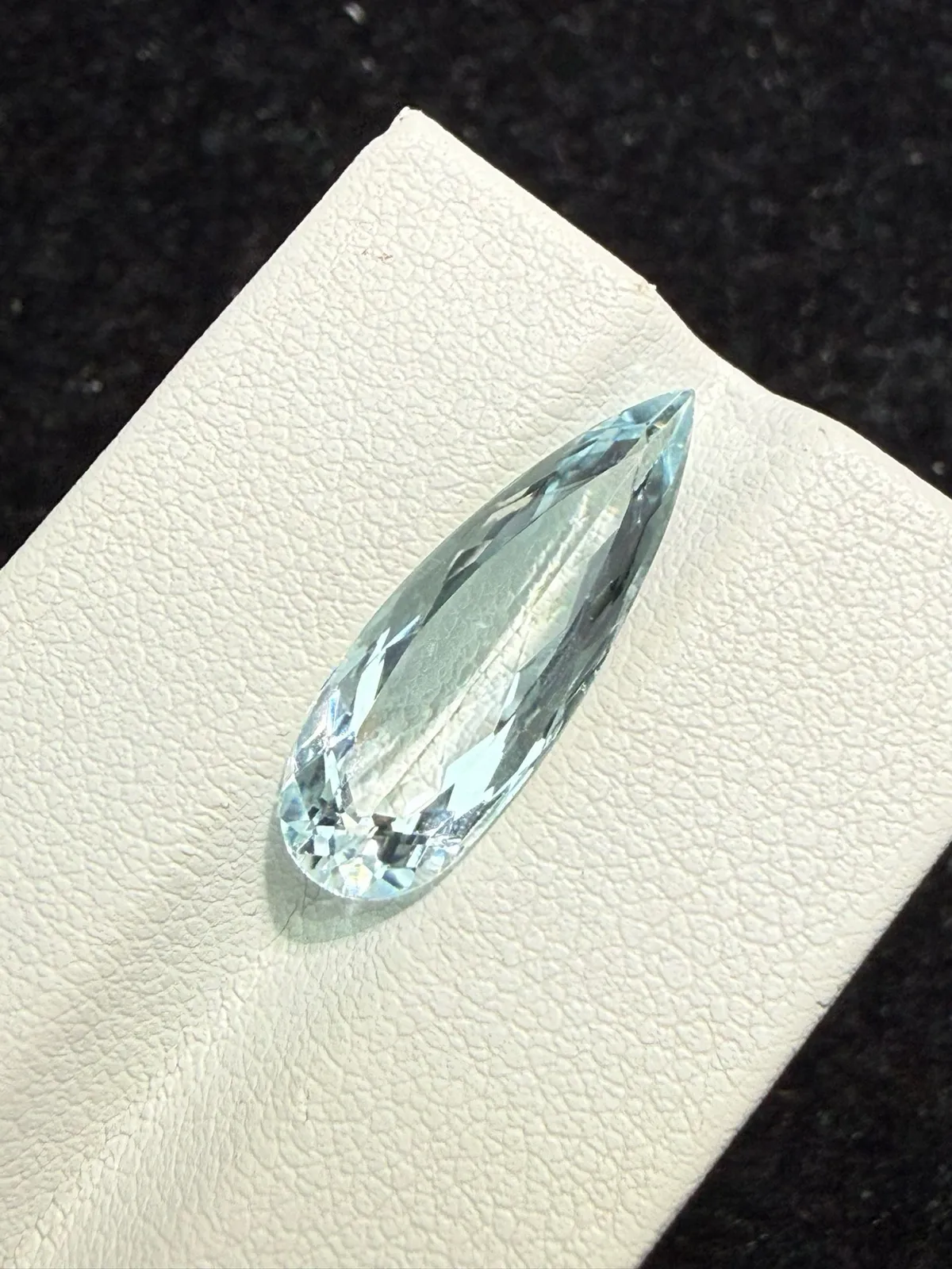 4.265克拉天然海蓝宝戒面裸石，颜色超美，火彩超好，尺寸：21*7.3*4.6mm