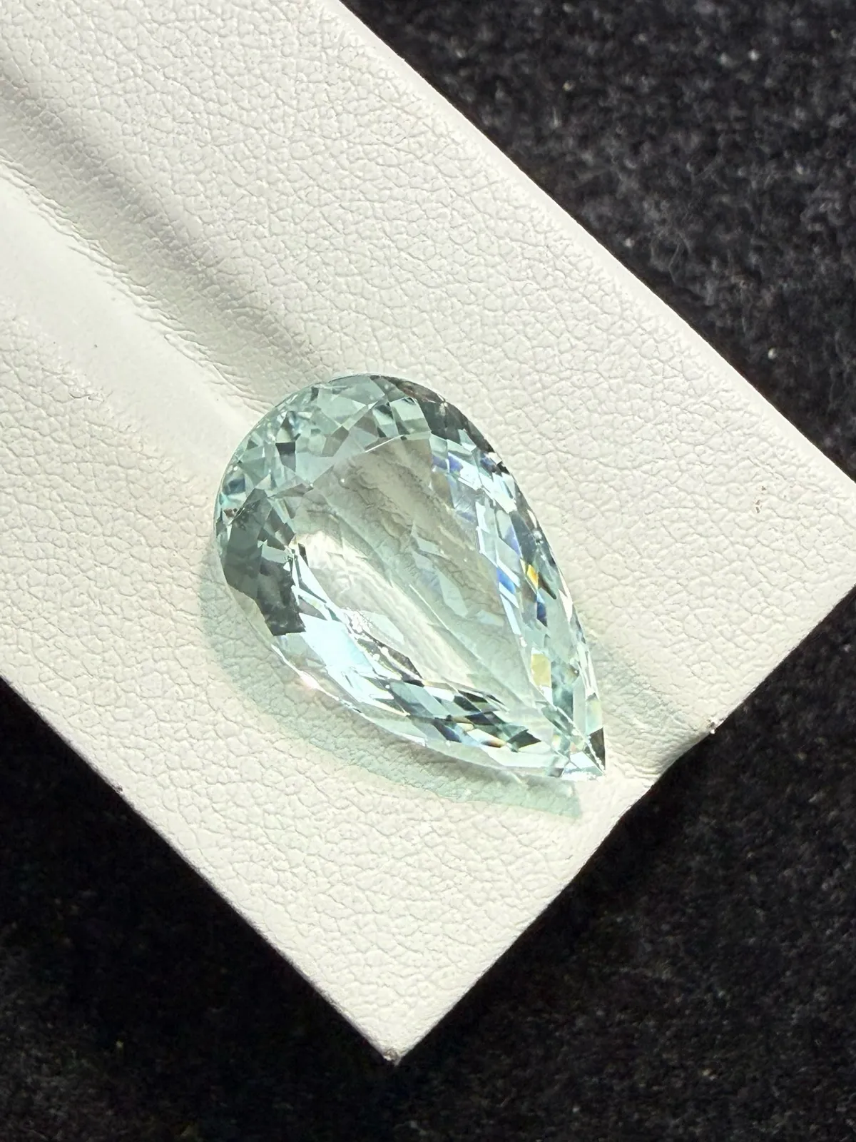 10.005克拉天然海蓝宝戒面裸石，颜色超美，火彩超好，尺寸：20*12*7.2mm