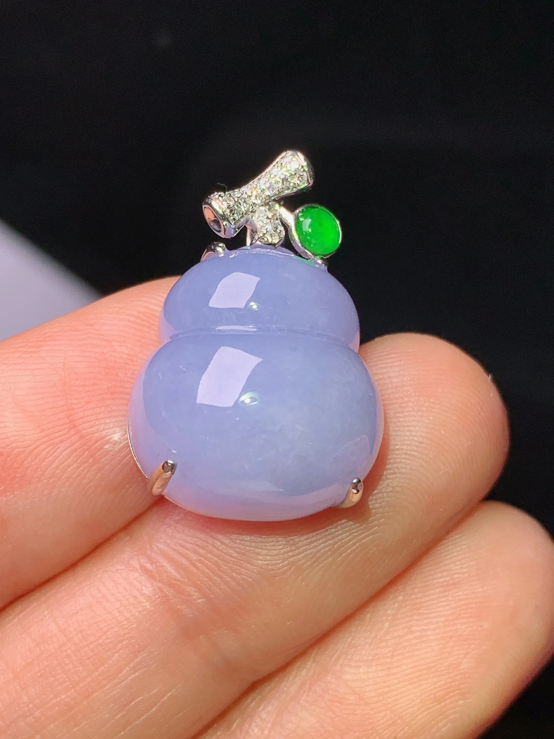 18k金钻镶嵌紫罗兰葫芦吊坠 玉质细腻 水润亮眼 整体尺寸22.6*15*10.2