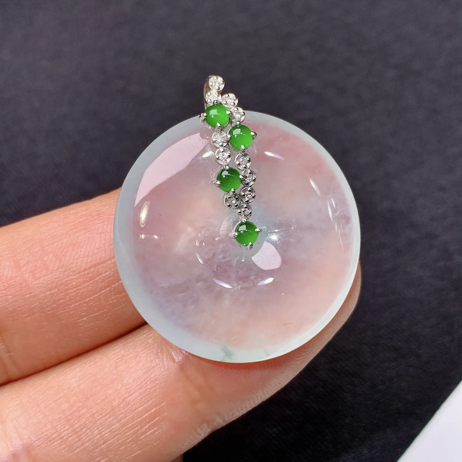 冰种平安扣吊坠，18k金镶嵌，冰冰润润，玉质细腻，种水足，001整体尺寸29.5*25.9*5.4