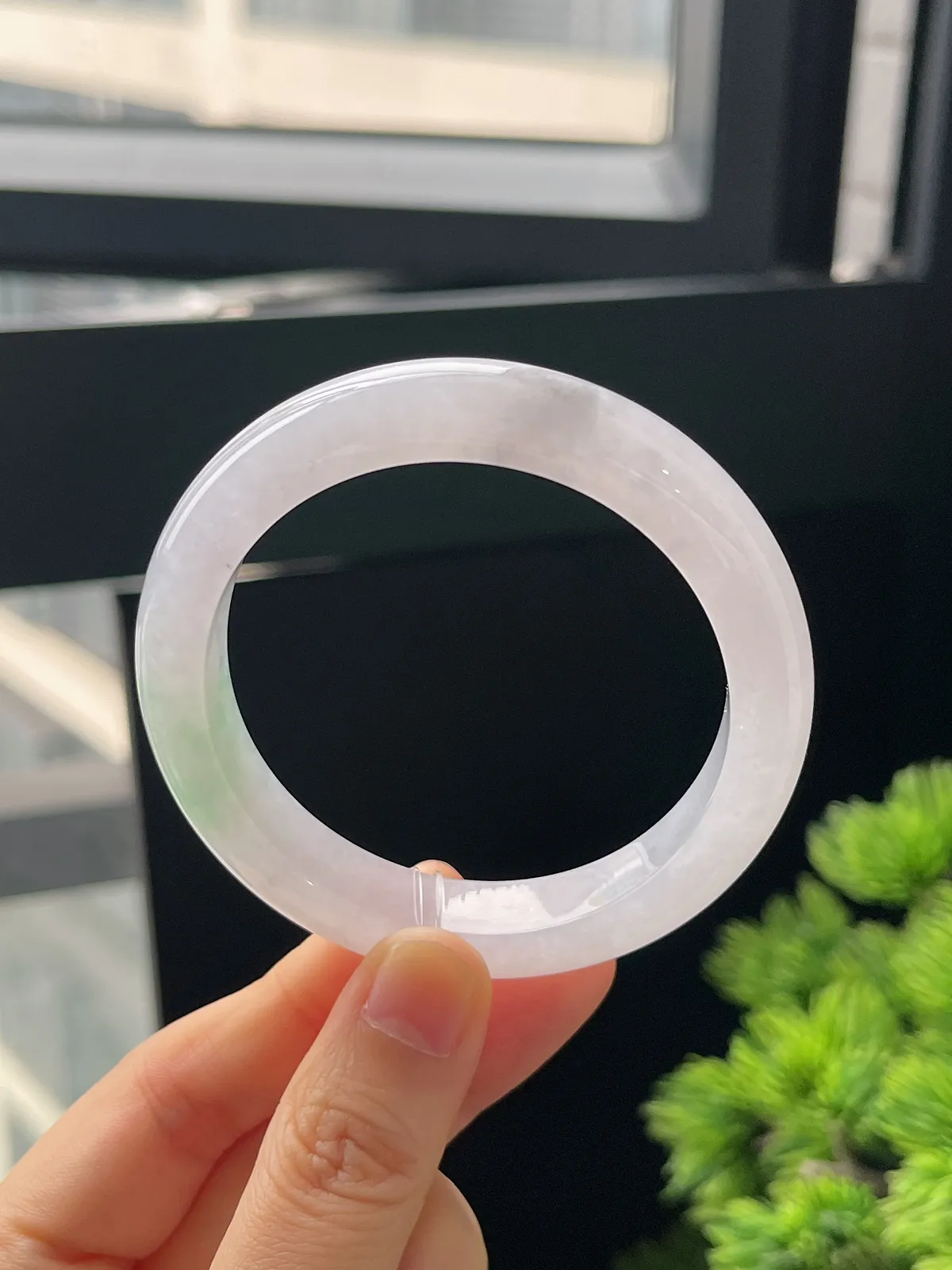 正圈52.5圈口，翡翠冰糯种飘绿手镯