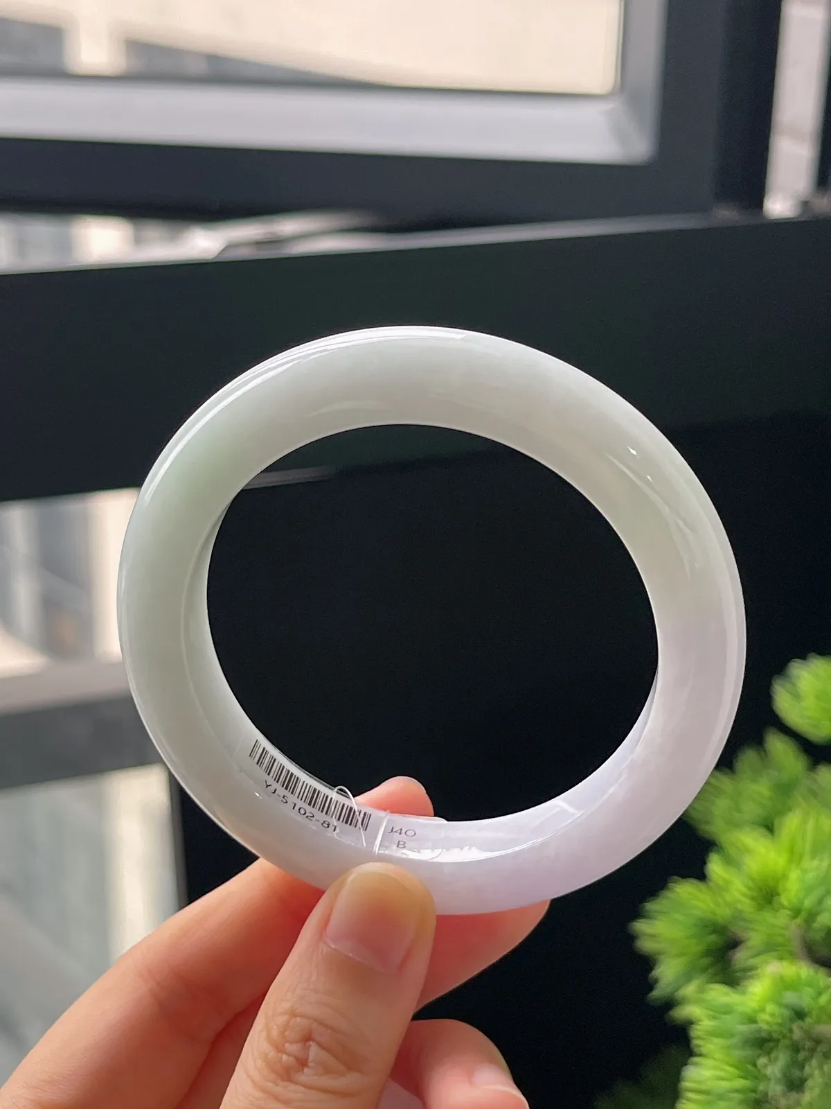 正圈57圈口，翡翠糯化种春带彩手镯