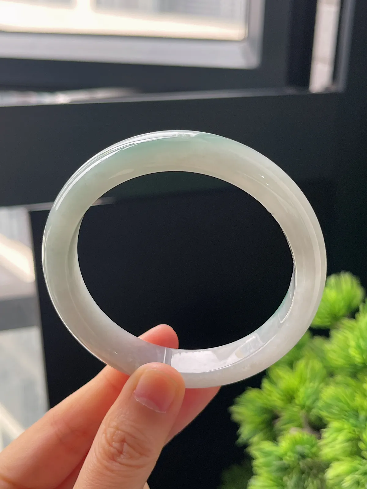 正圈57.6圈口，翡翠糯化种白色手镯