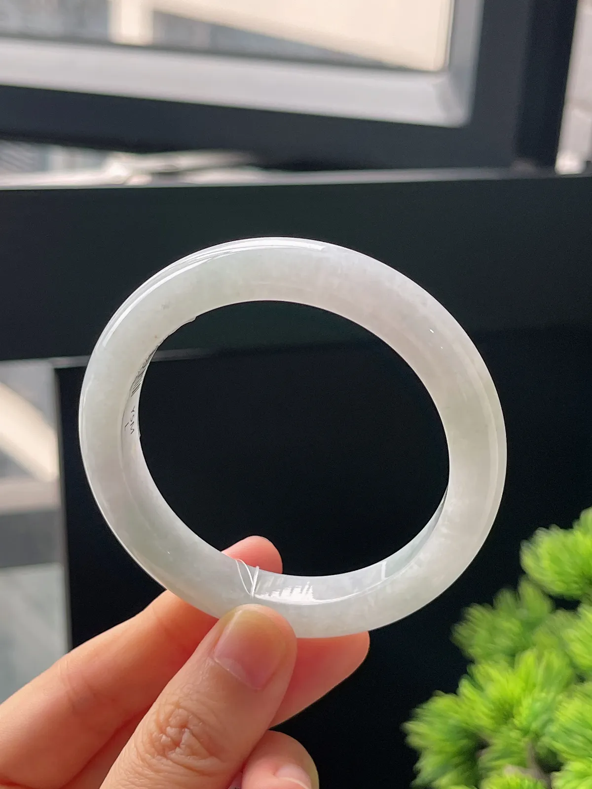 正圈56.5圈口，翡翠冰糯种白色手镯