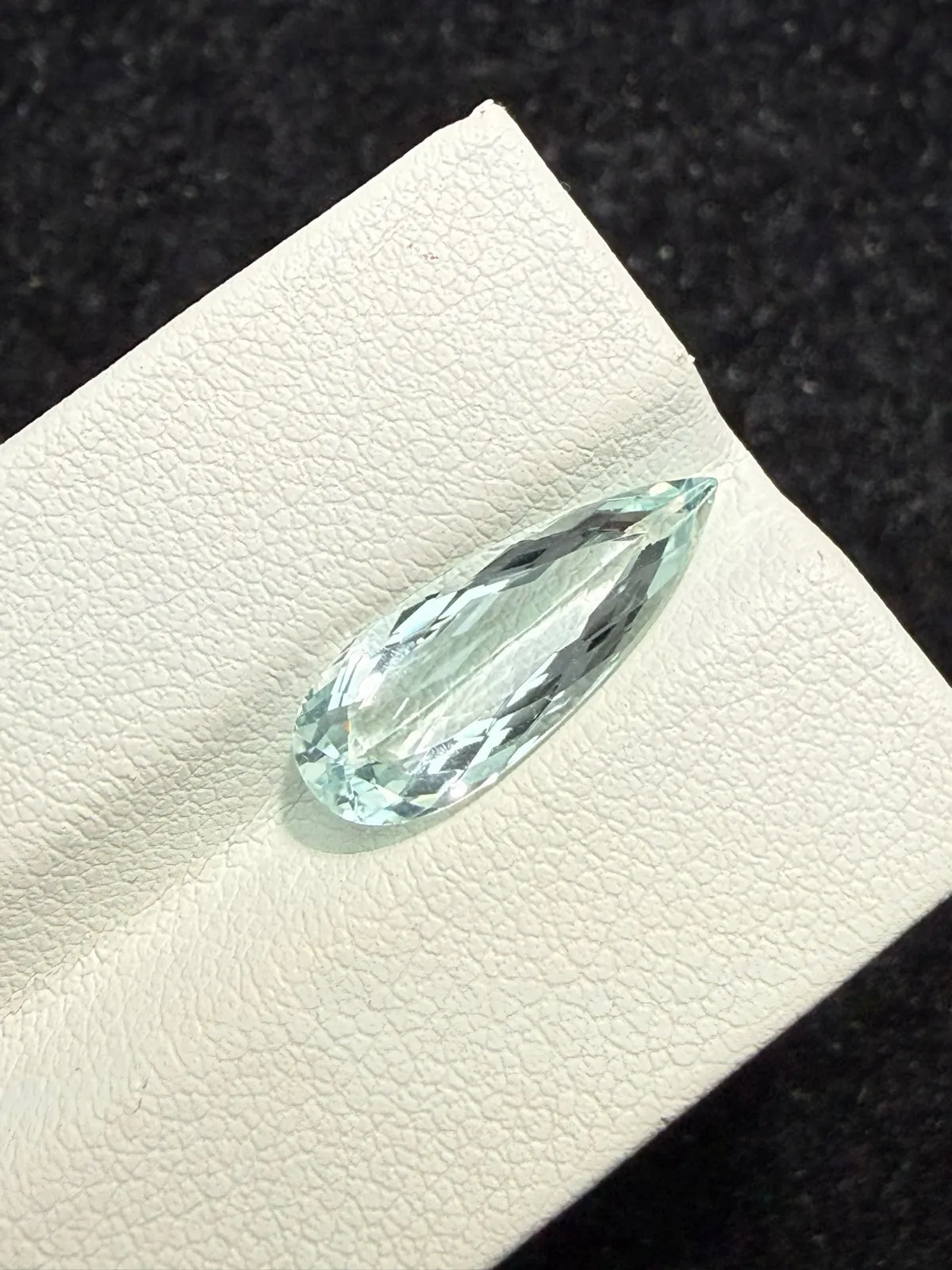 2.59克拉天然海蓝宝戒面裸石，颜色超美，火彩超好，尺寸：17.1*6.4*3.9mm