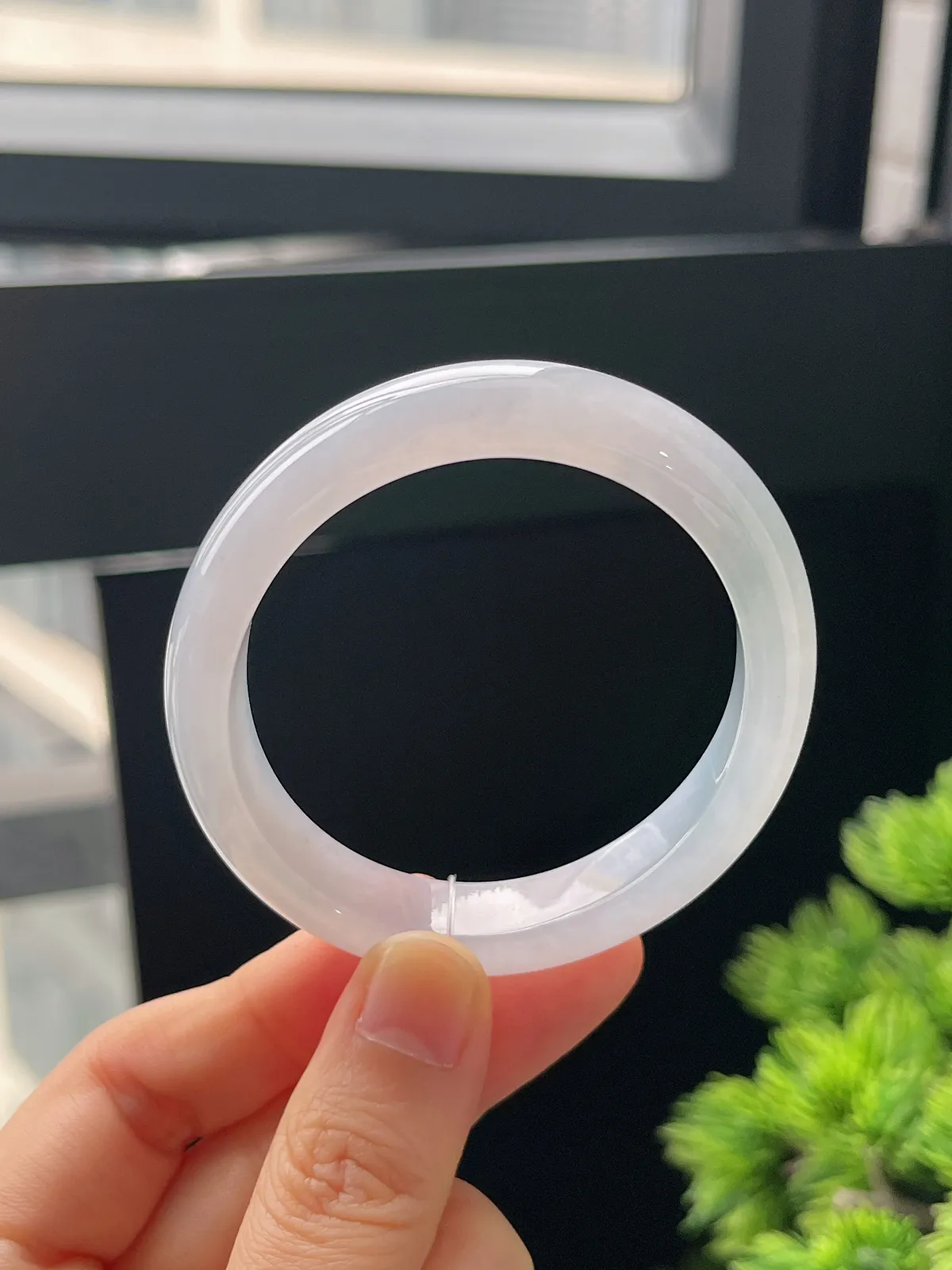 贵妃镯51.5圈口，翡翠冰糯种淡蓝色手镯