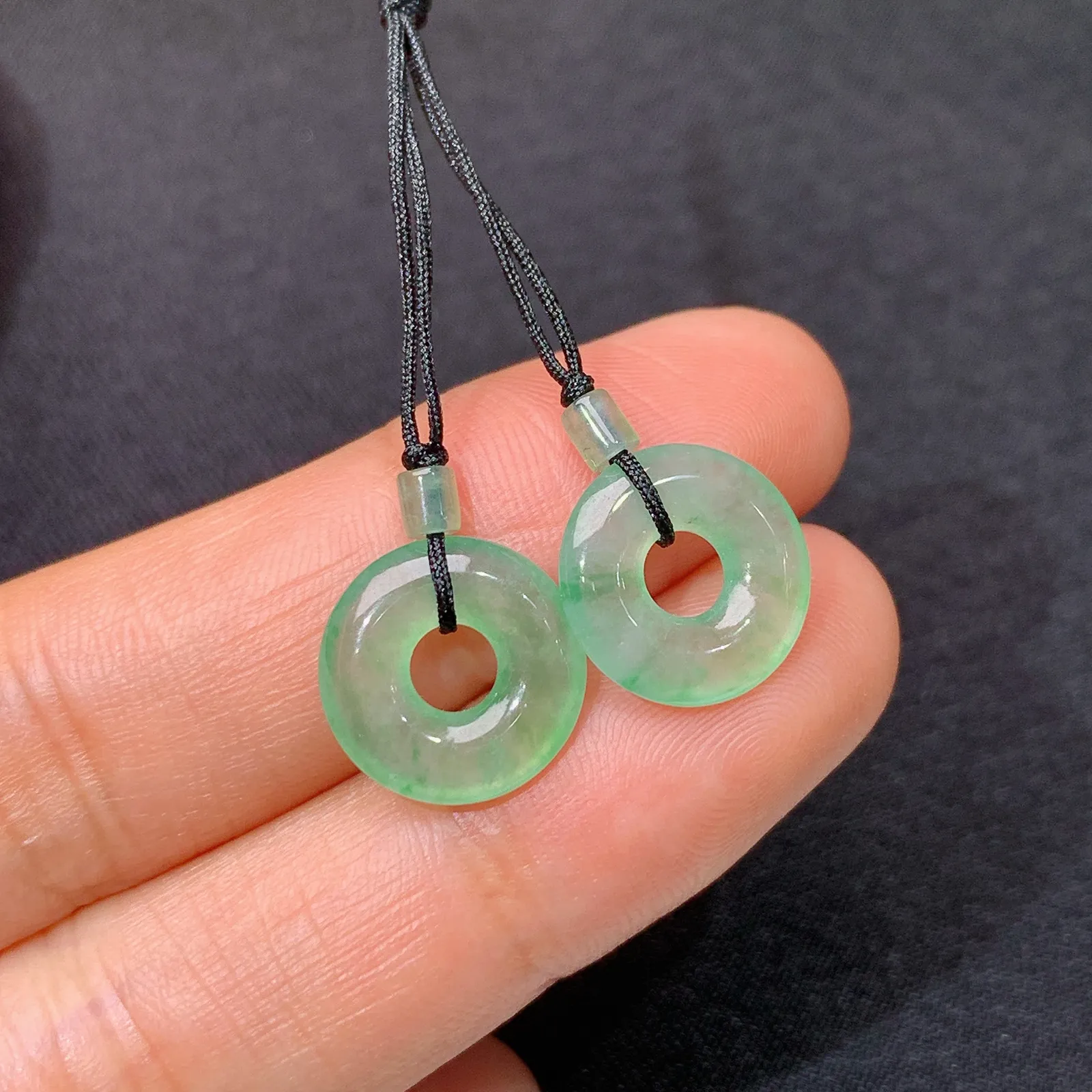 冰晴底甜甜圈一对，镶嵌佳品，冰润细腻，种水足，001取一尺寸11.8*2.3