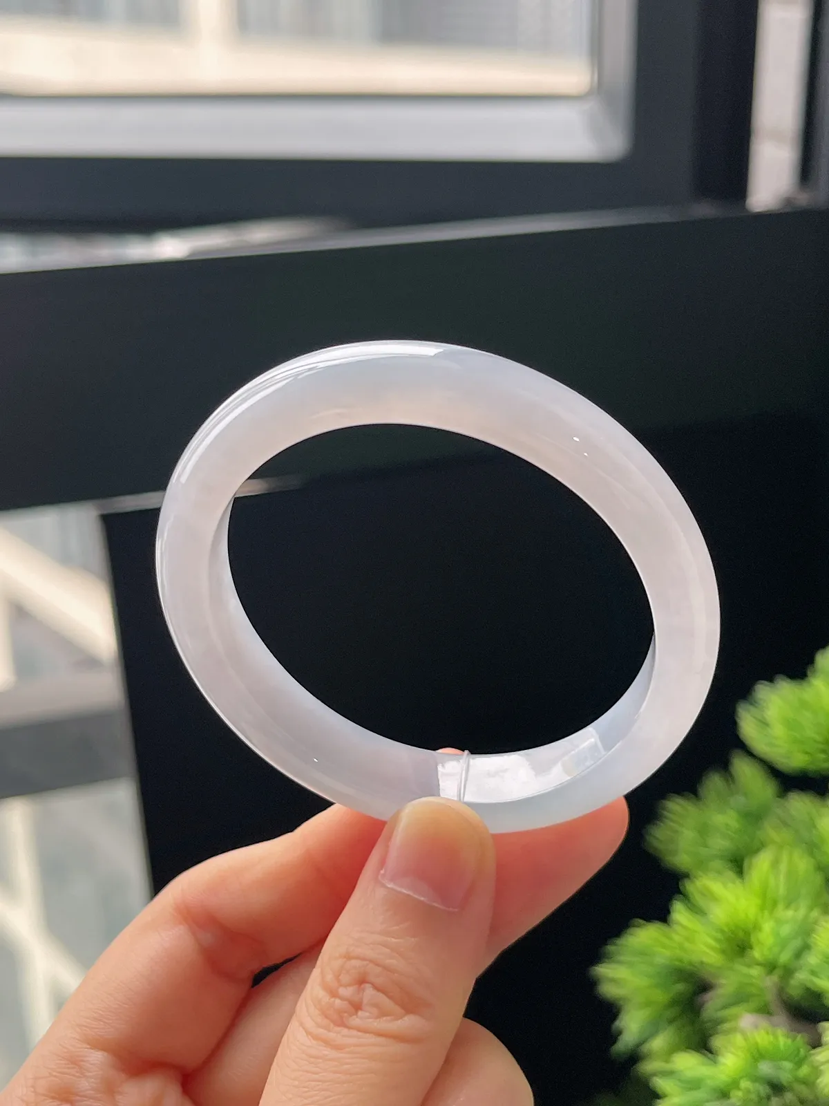 贵妃镯51.5圈口，翡翠冰糯种淡蓝色手镯