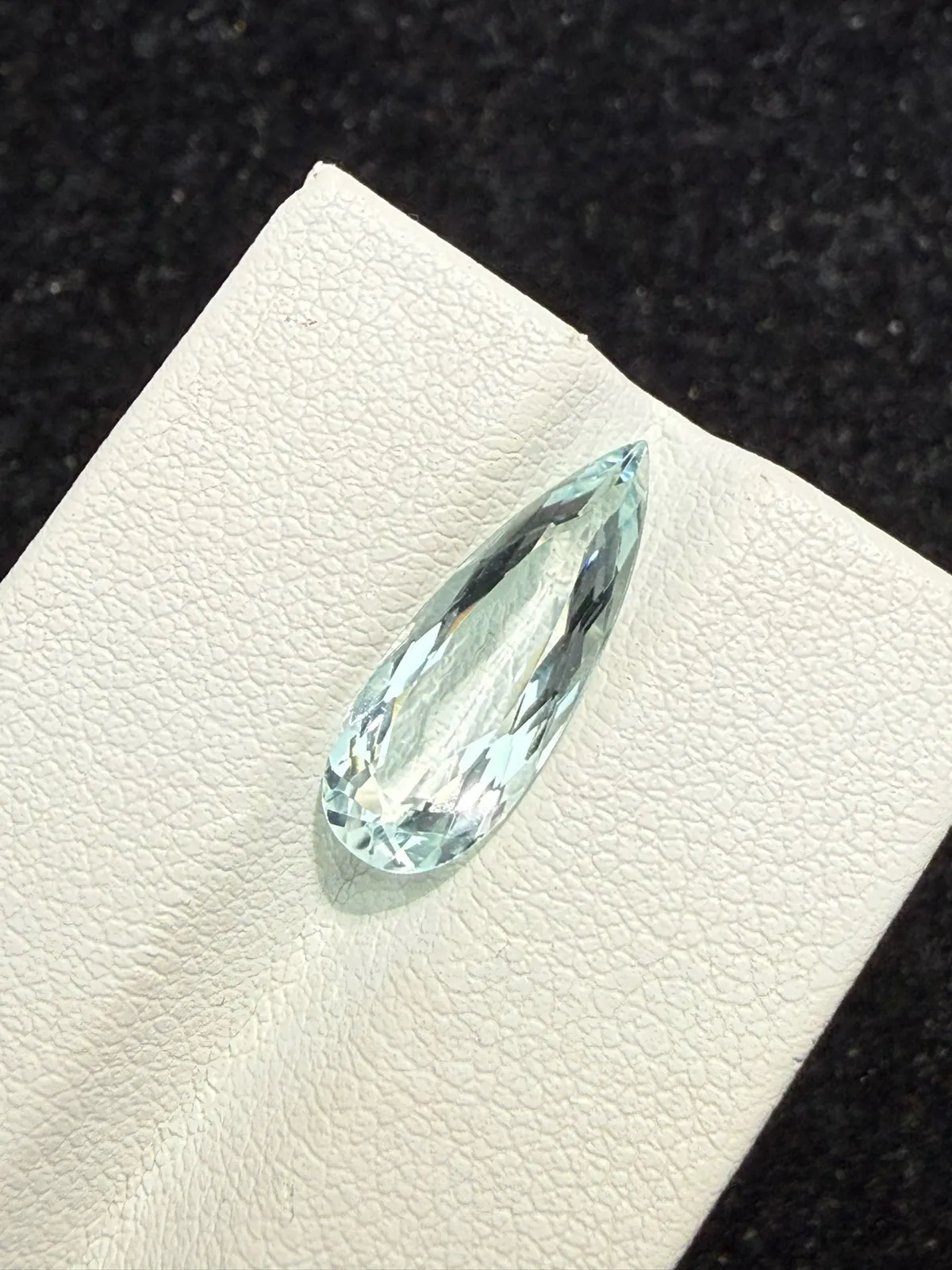 2.59克拉天然海蓝宝戒面裸石，颜色超美，火彩超好，尺寸：17.1*6.4*3.9mm