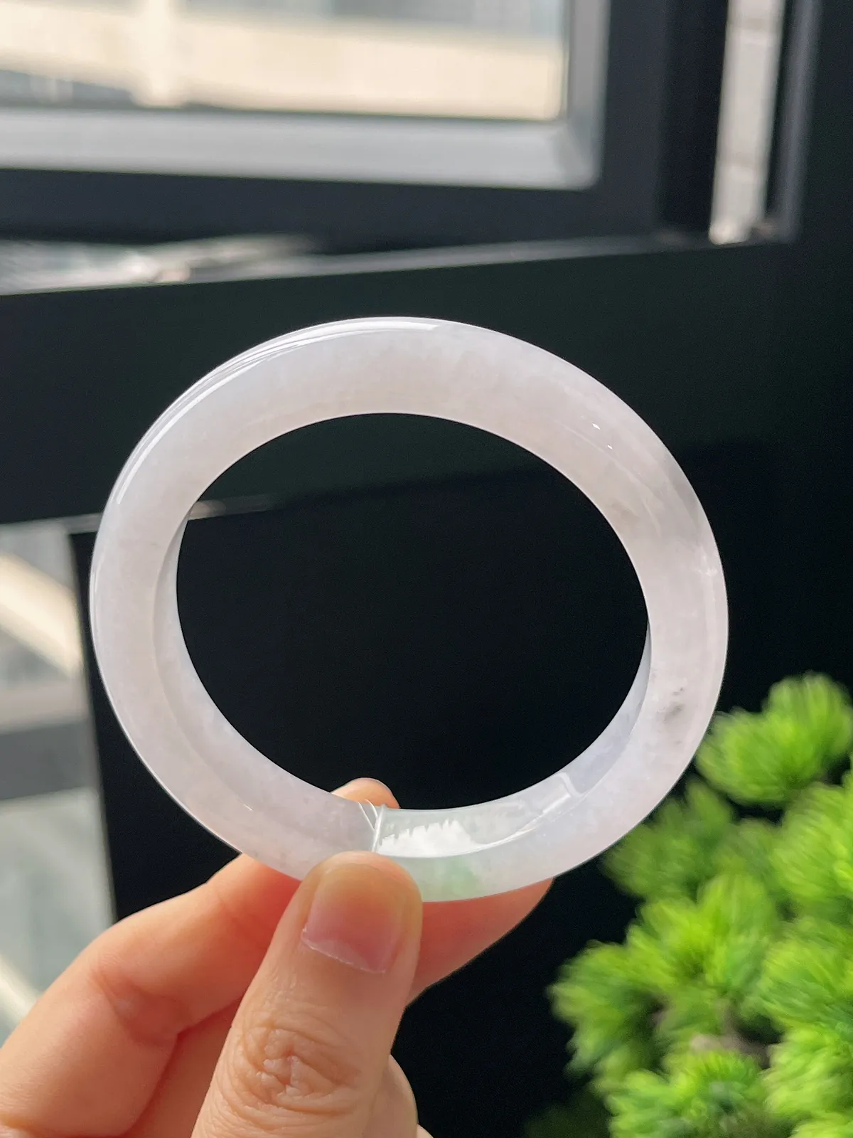 正圈52.5圈口，翡翠冰糯种飘绿手镯