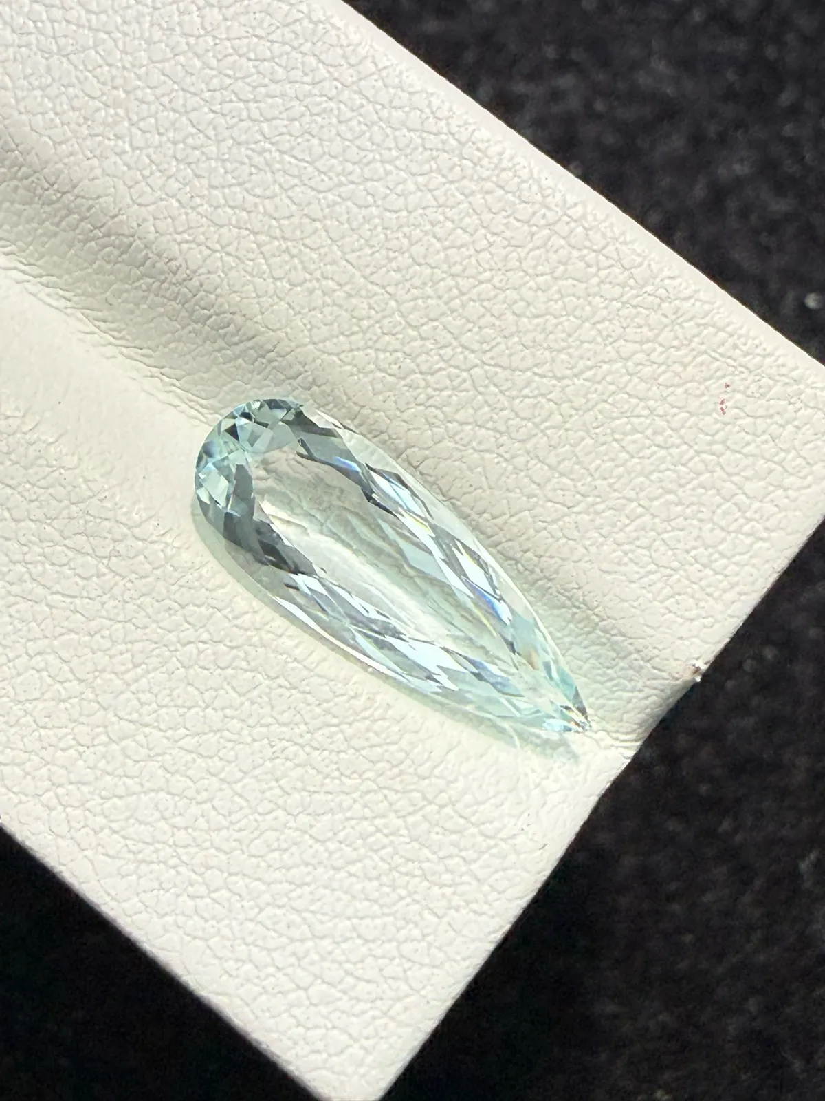 2.59克拉天然海蓝宝戒面裸石，颜色超美，火彩超好，尺寸：17.1*6.4*3.9mm