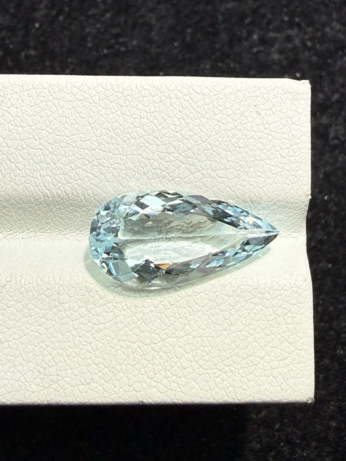 4.415克拉天然海蓝宝戒面裸石，颜色超美，火彩超好，尺寸：18*9*5mm